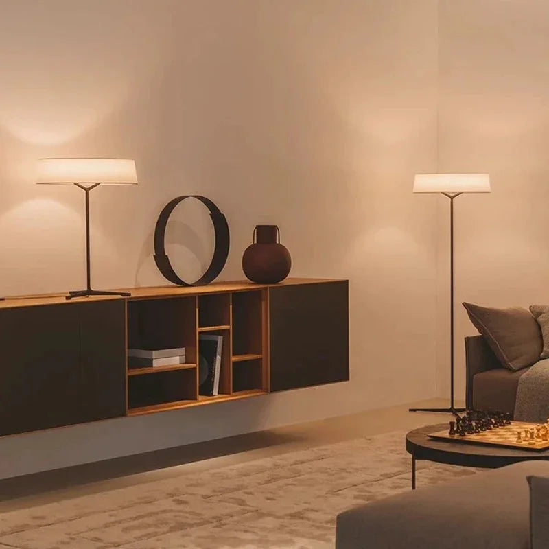 Syanthe – Lampada da terra minimalista a LED