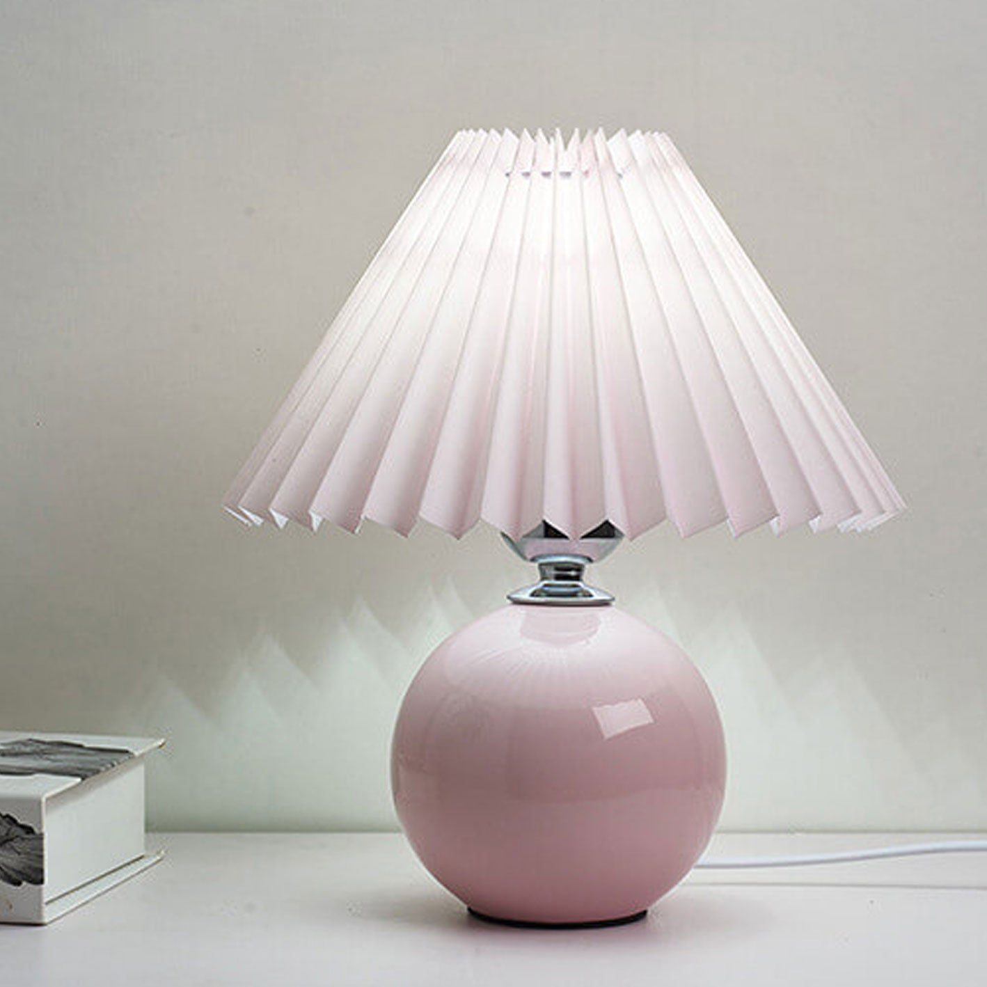 Lasson – Lampada da Tavolo Pieghettata in Ceramica Nordica a Luce Singola