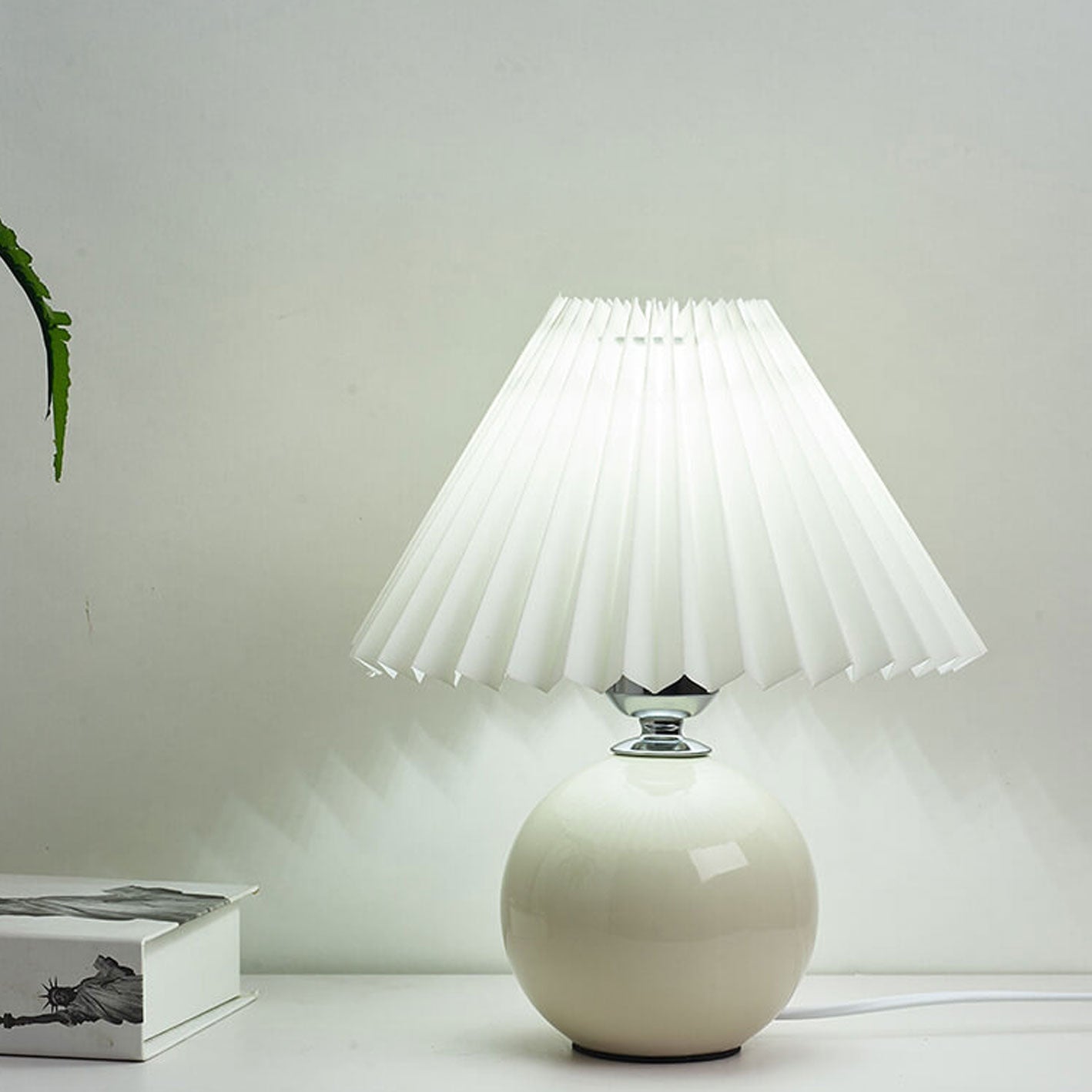 Lasson – Lampada da Tavolo Pieghettata in Ceramica Nordica a Luce Singola