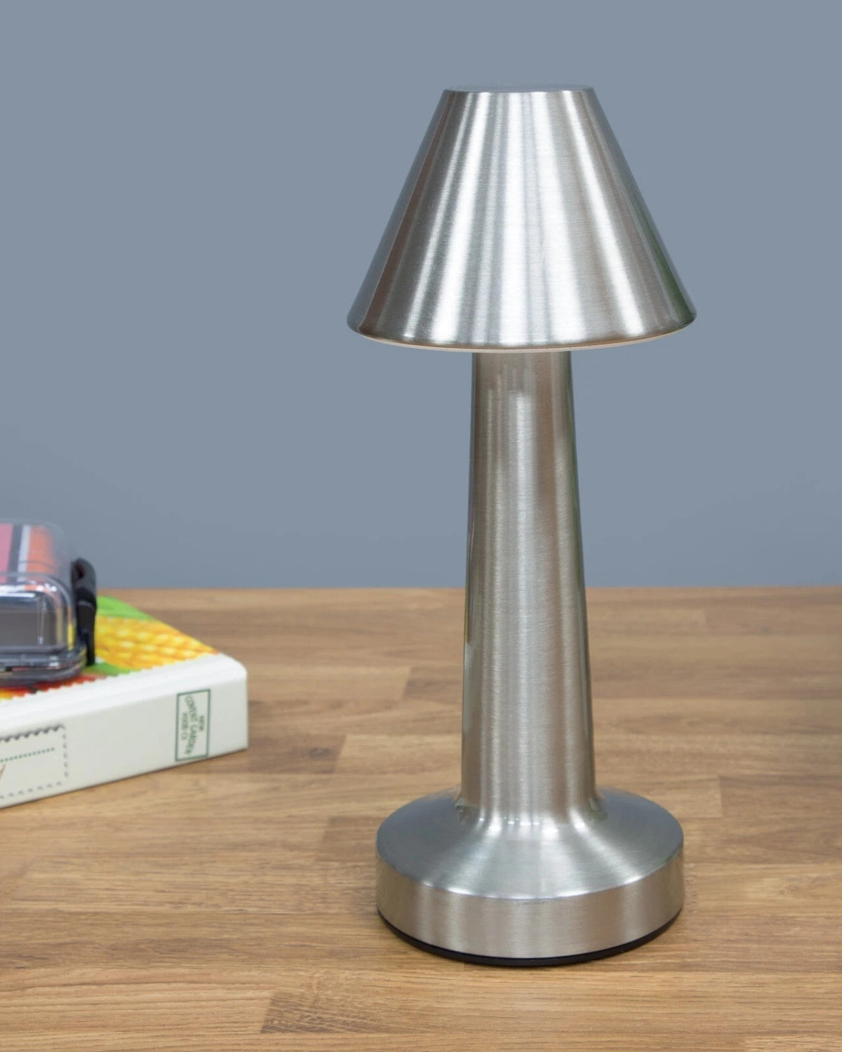 Elarayne - Tidløs Bordlampe med Lys