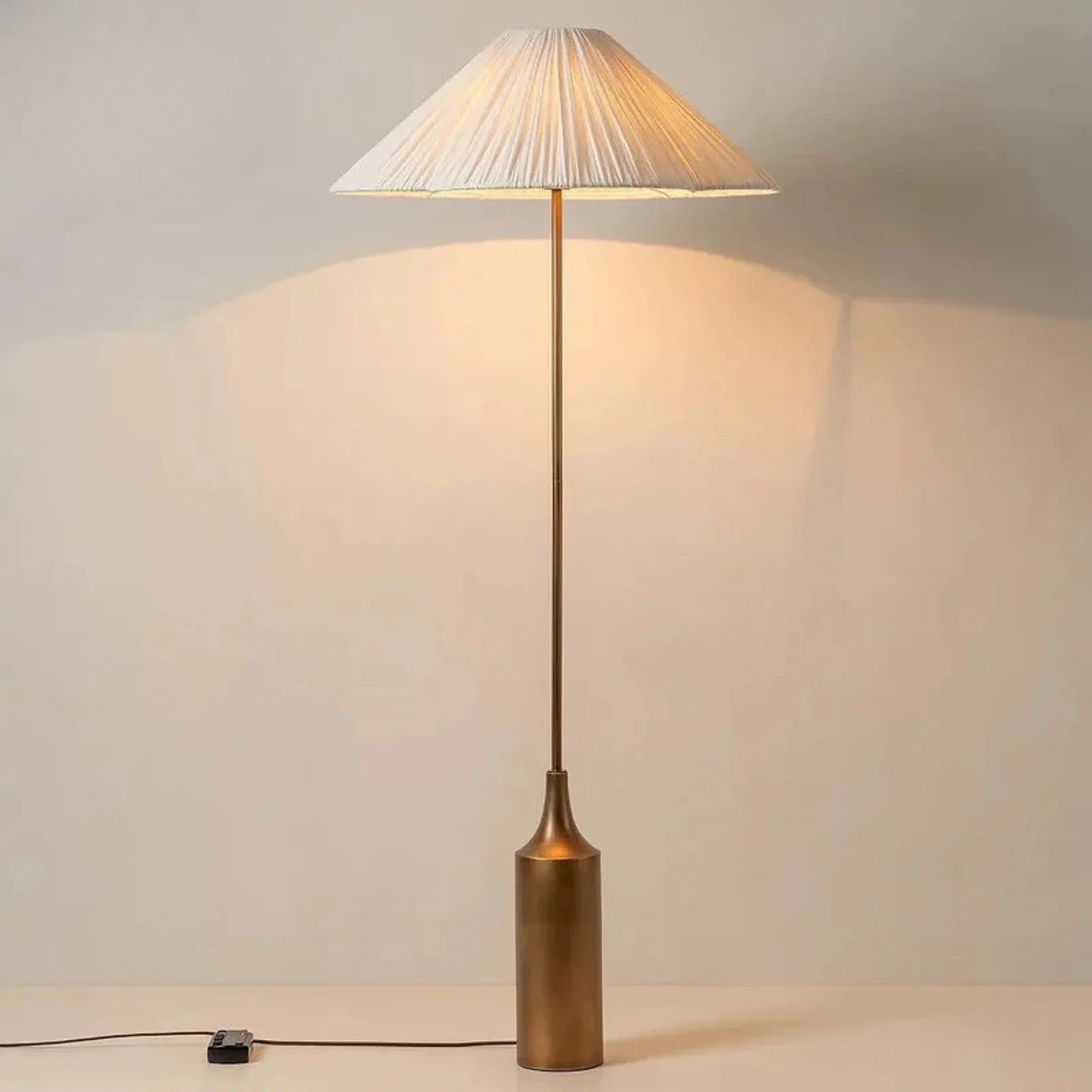 Rinai – Minimalist Sculptural Floor Lamp