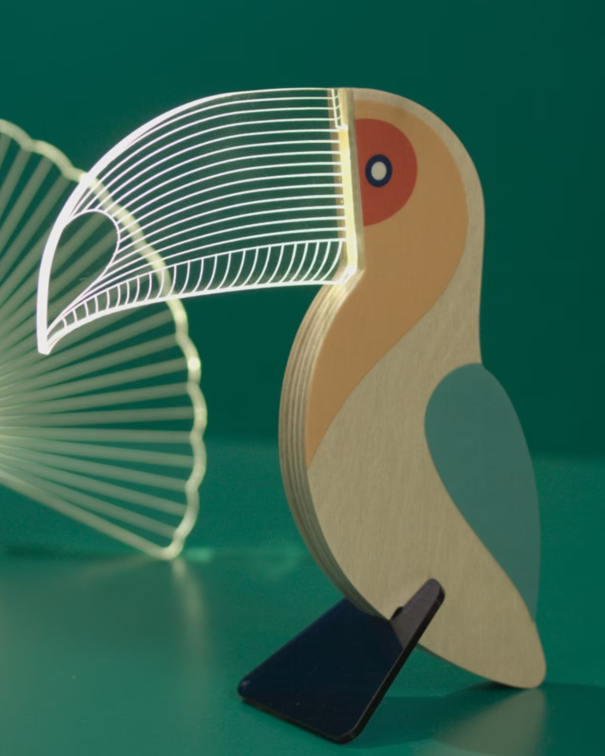 Toucaryn – Lámpara de Mesa USB Inspirada en la Naturaleza con Luz Cálida y Diseño Ecológico de Madera de Abedul