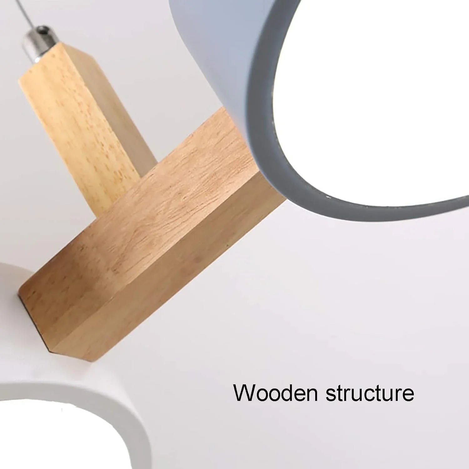 Trestra – lineární závěsné svítidlo skandinávského designu pro jídelnu a kuchyň