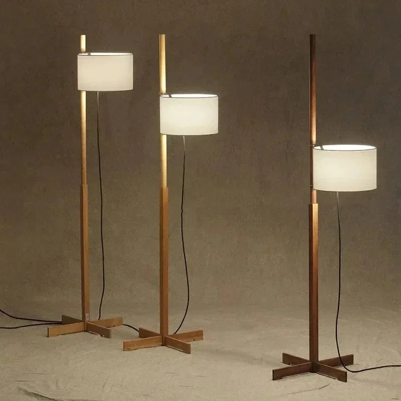 Luvera – Lampada da terra minimalista in quercia e bianco