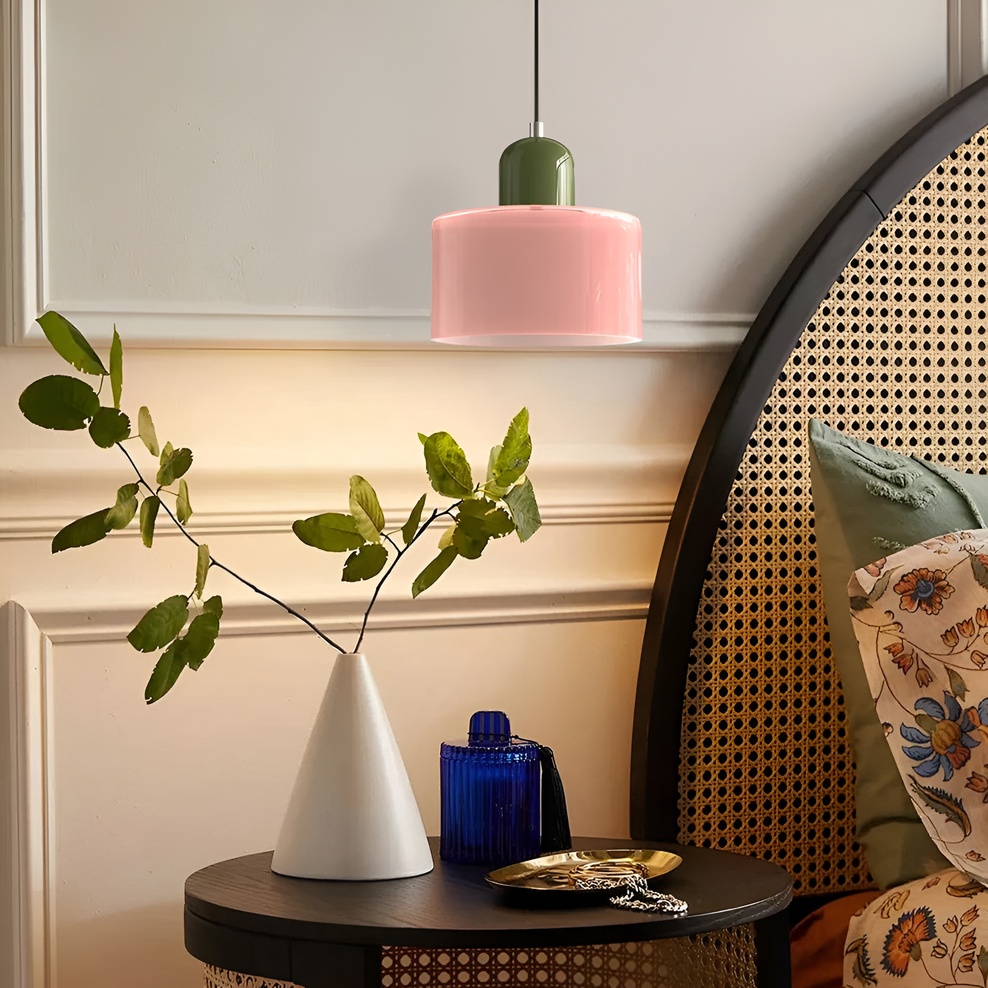 Elvarin – závěsná lampa s nordickým skleněným stínidlem