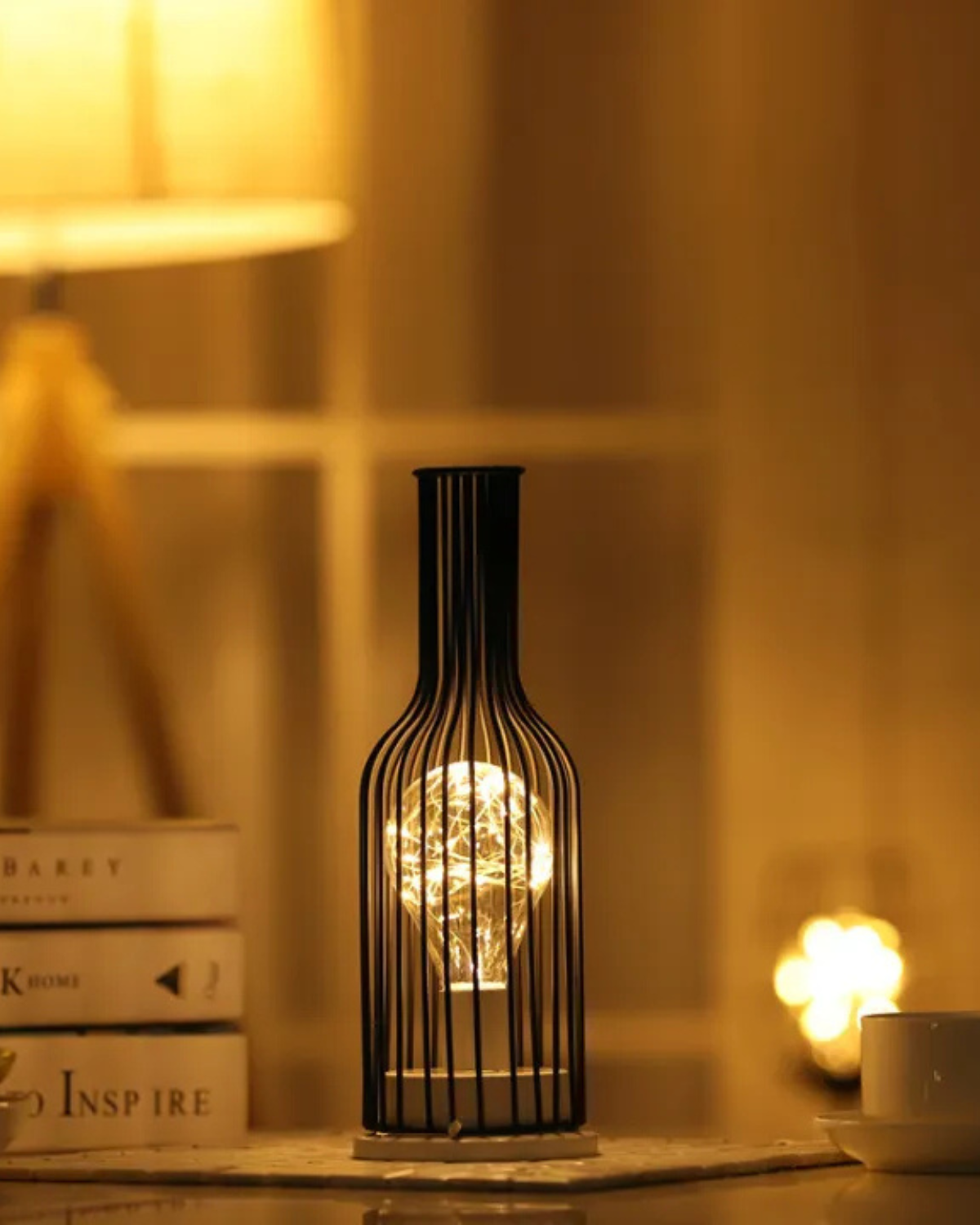 Noirvane – Lámpara de mesa con jaula negra minimalista