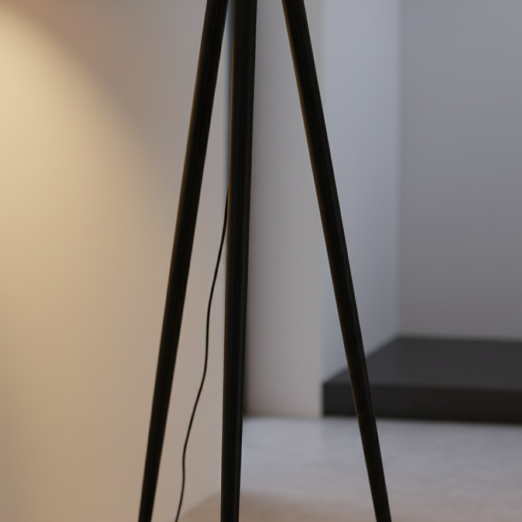 Virellor – Lampe sur pied élégante à trépied doré