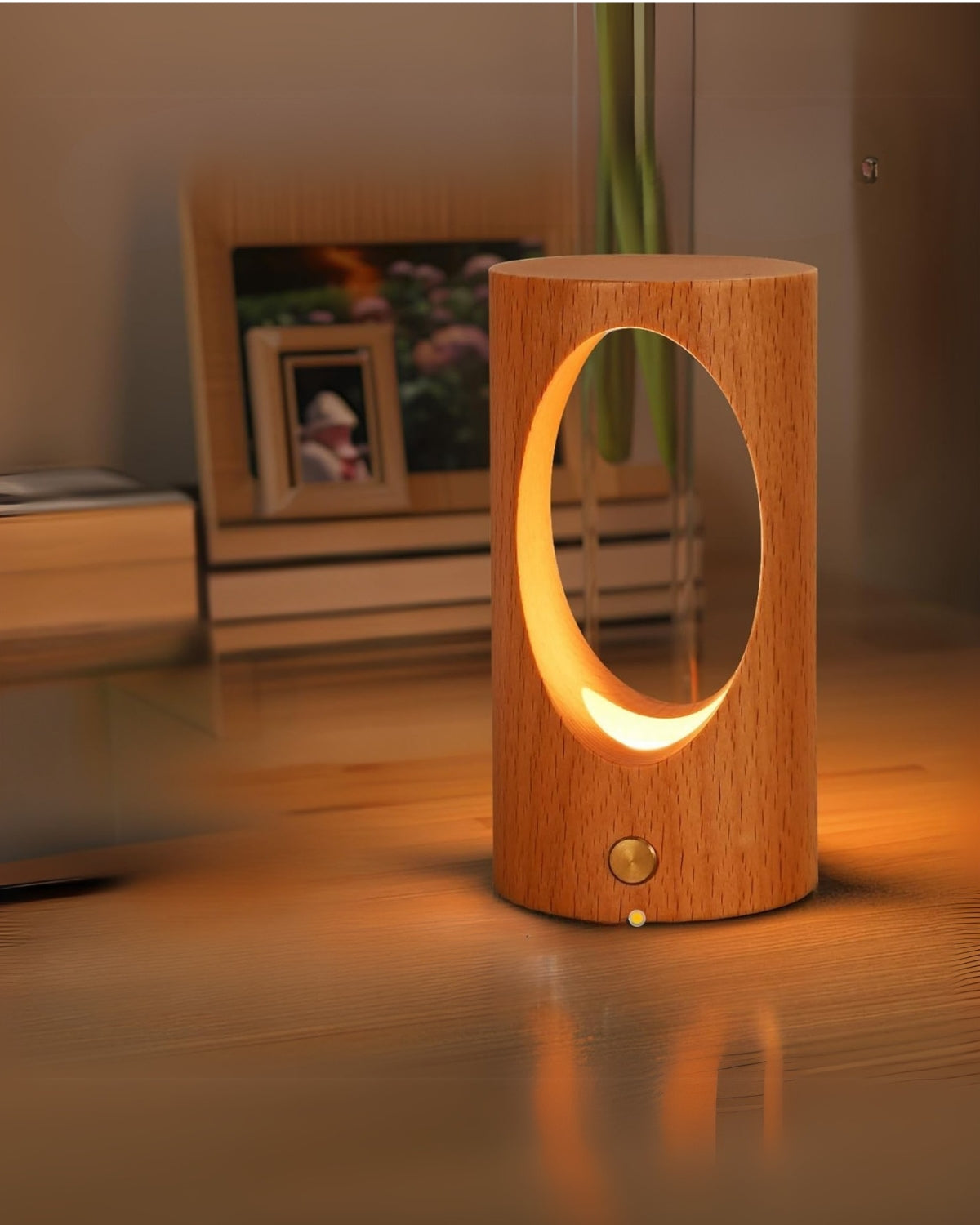 Solvara – Elegantní dřevěná stolní lampa s LED světlem