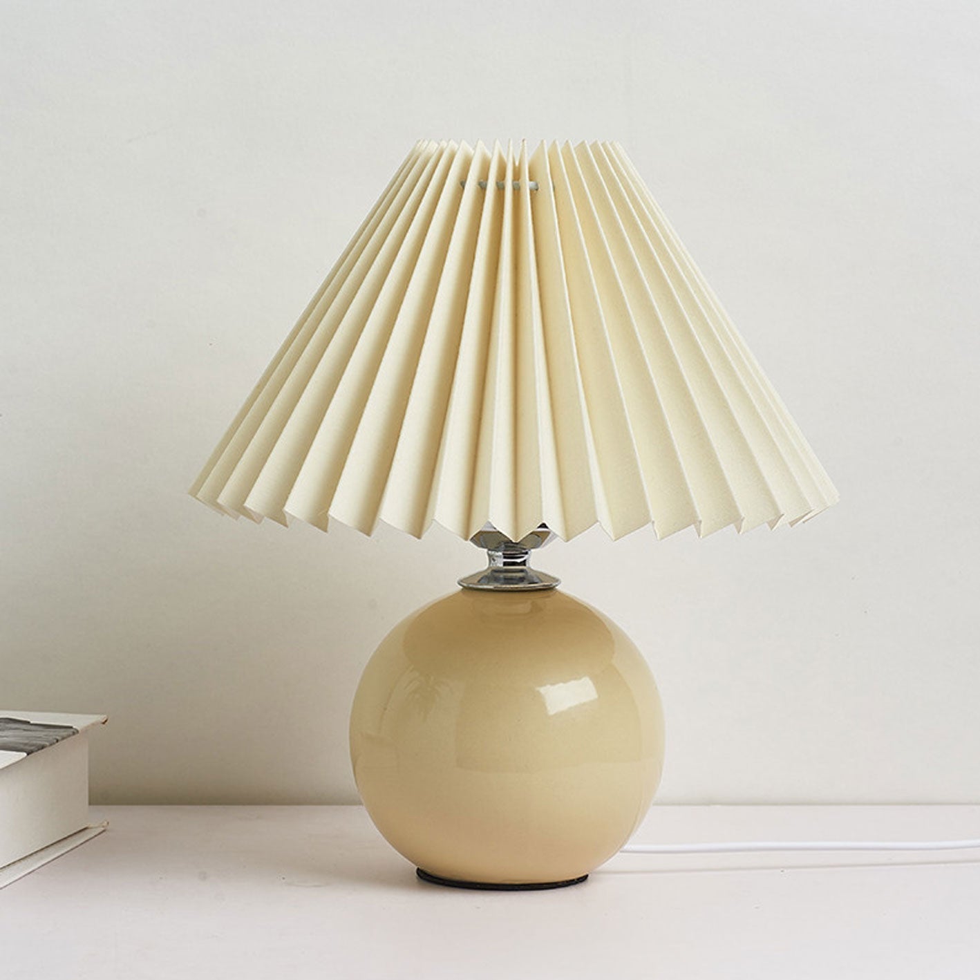 Lasson – Lampada da Tavolo Pieghettata in Ceramica Nordica a Luce Singola