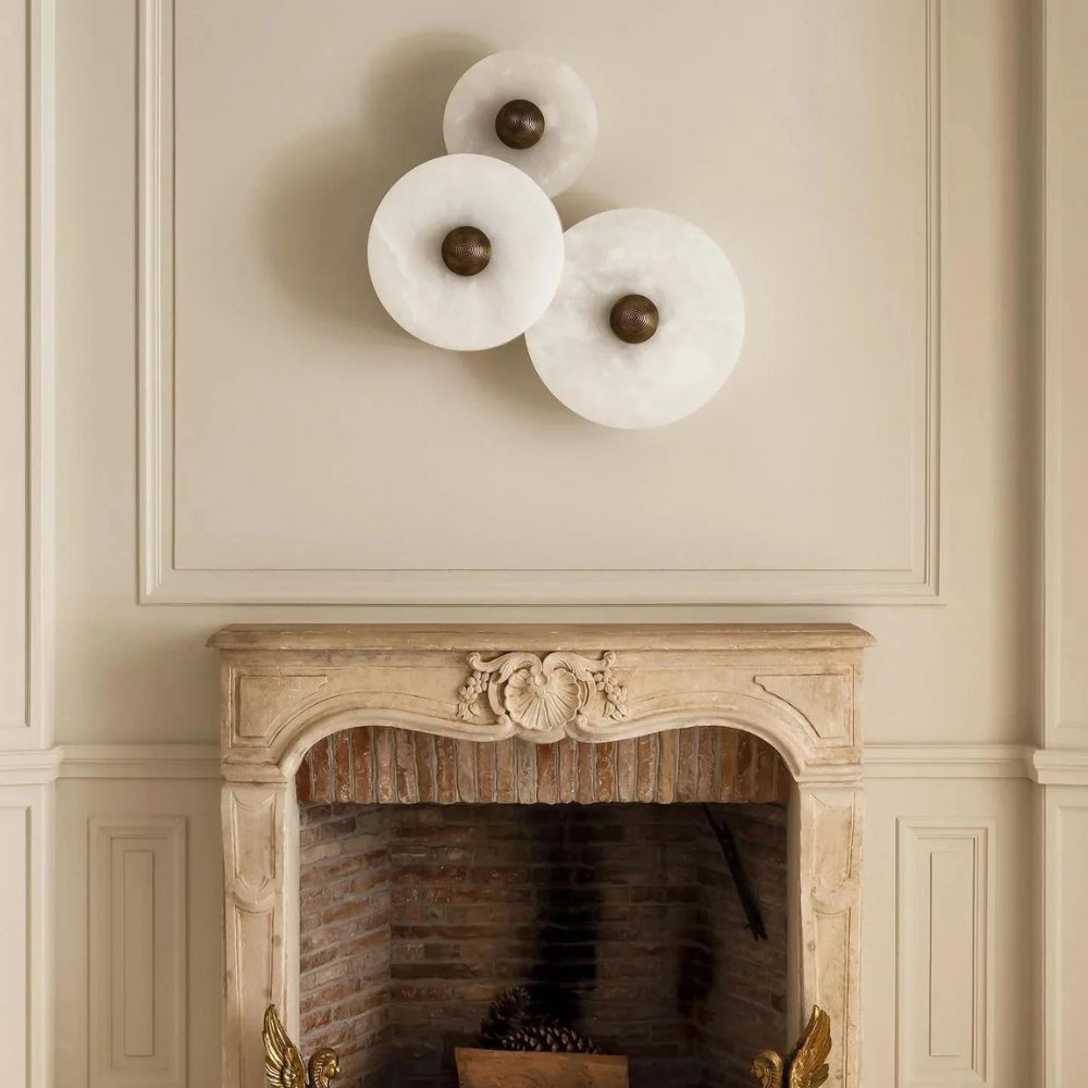 Alavara – Alabasterglans Minimalistisk Elegance Væglampe