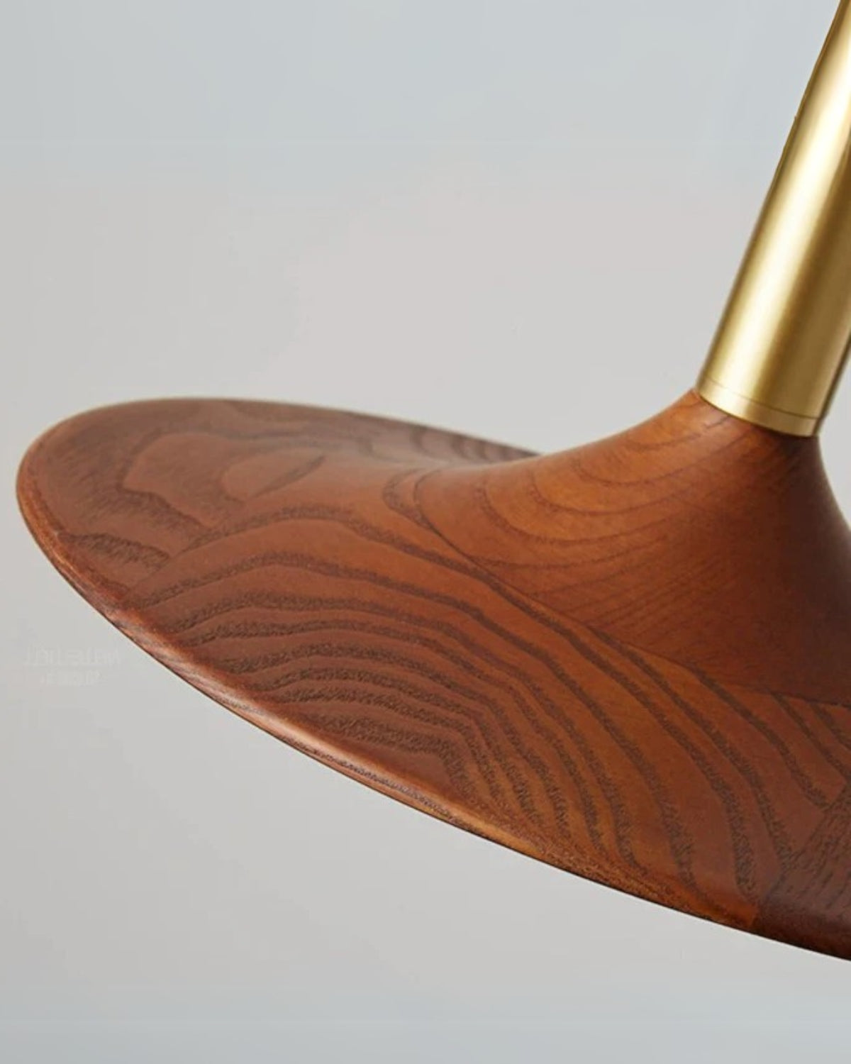 Solvyn – Zlaté moderní akcentní světlo