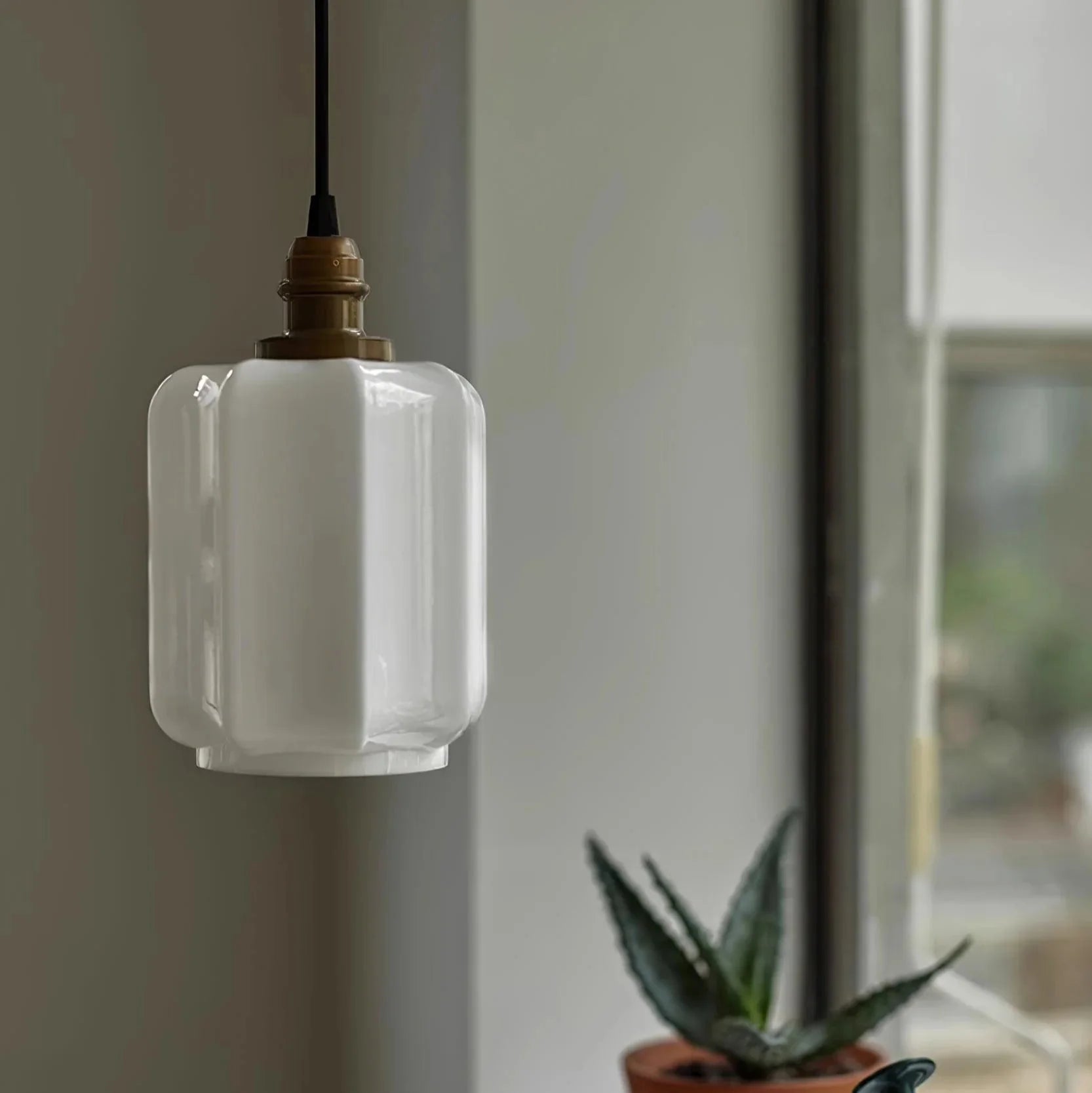 Zanthera – Vintage Retro White Jade Glass Pendant Light