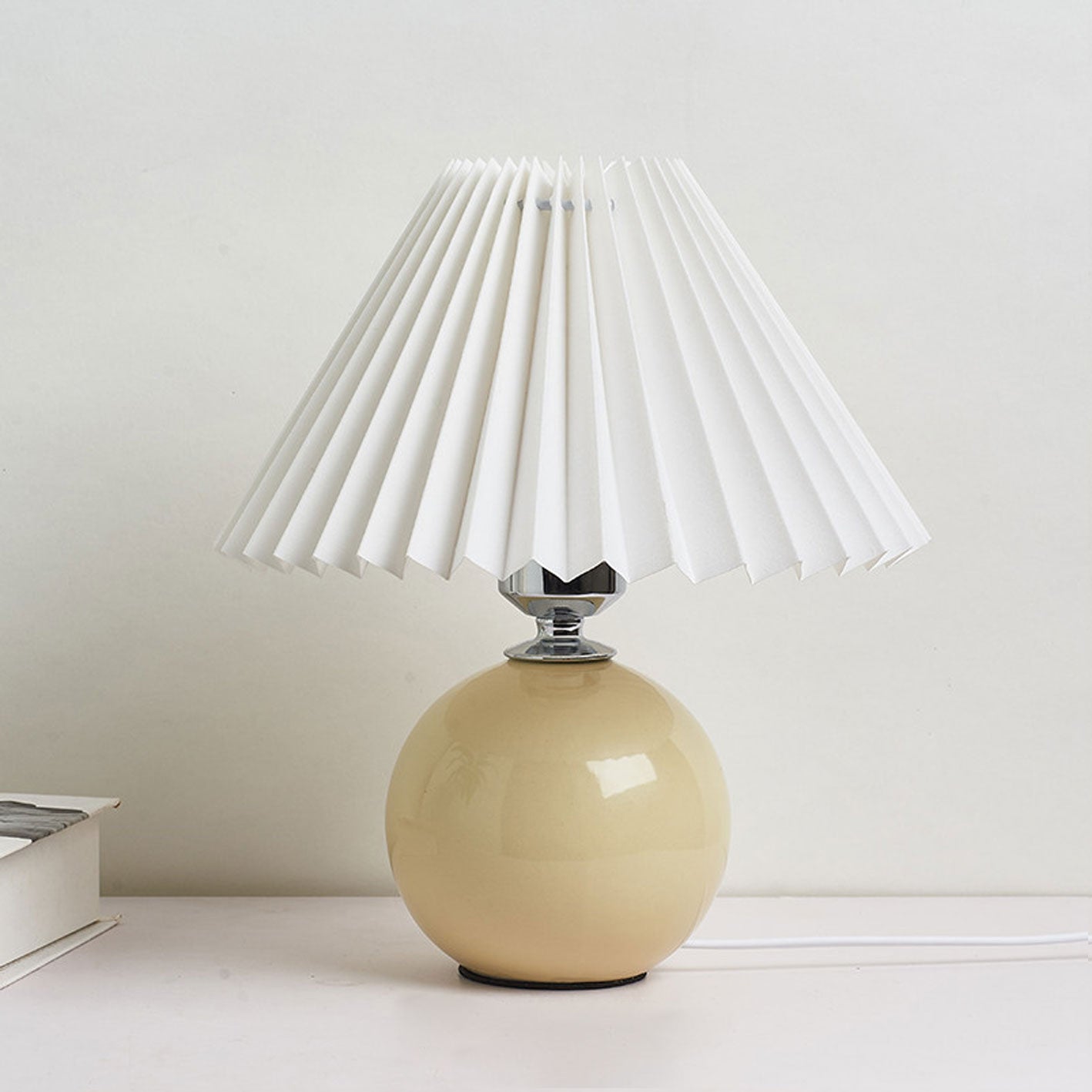 Lasson – Lampada da Tavolo Pieghettata in Ceramica Nordica a Luce Singola