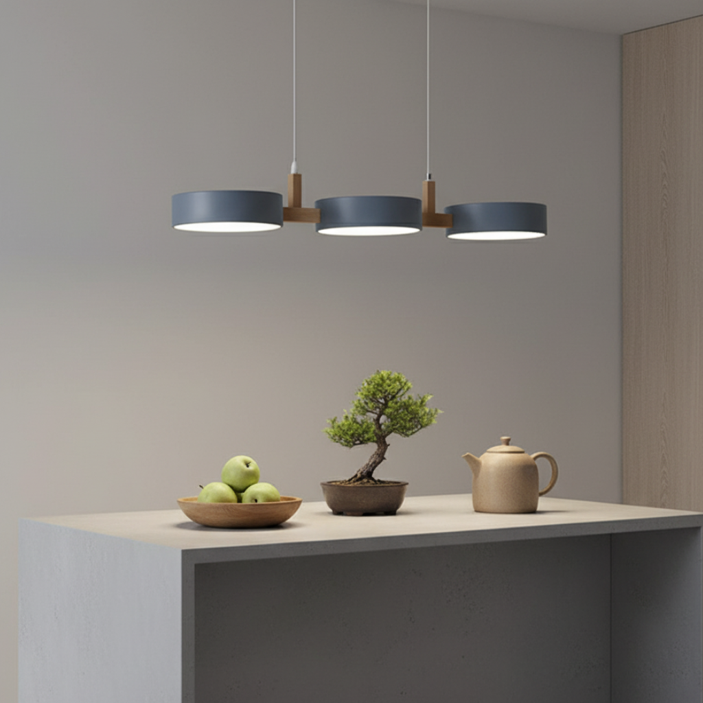 Trestra – lineární závěsné svítidlo skandinávského designu pro jídelnu a kuchyň