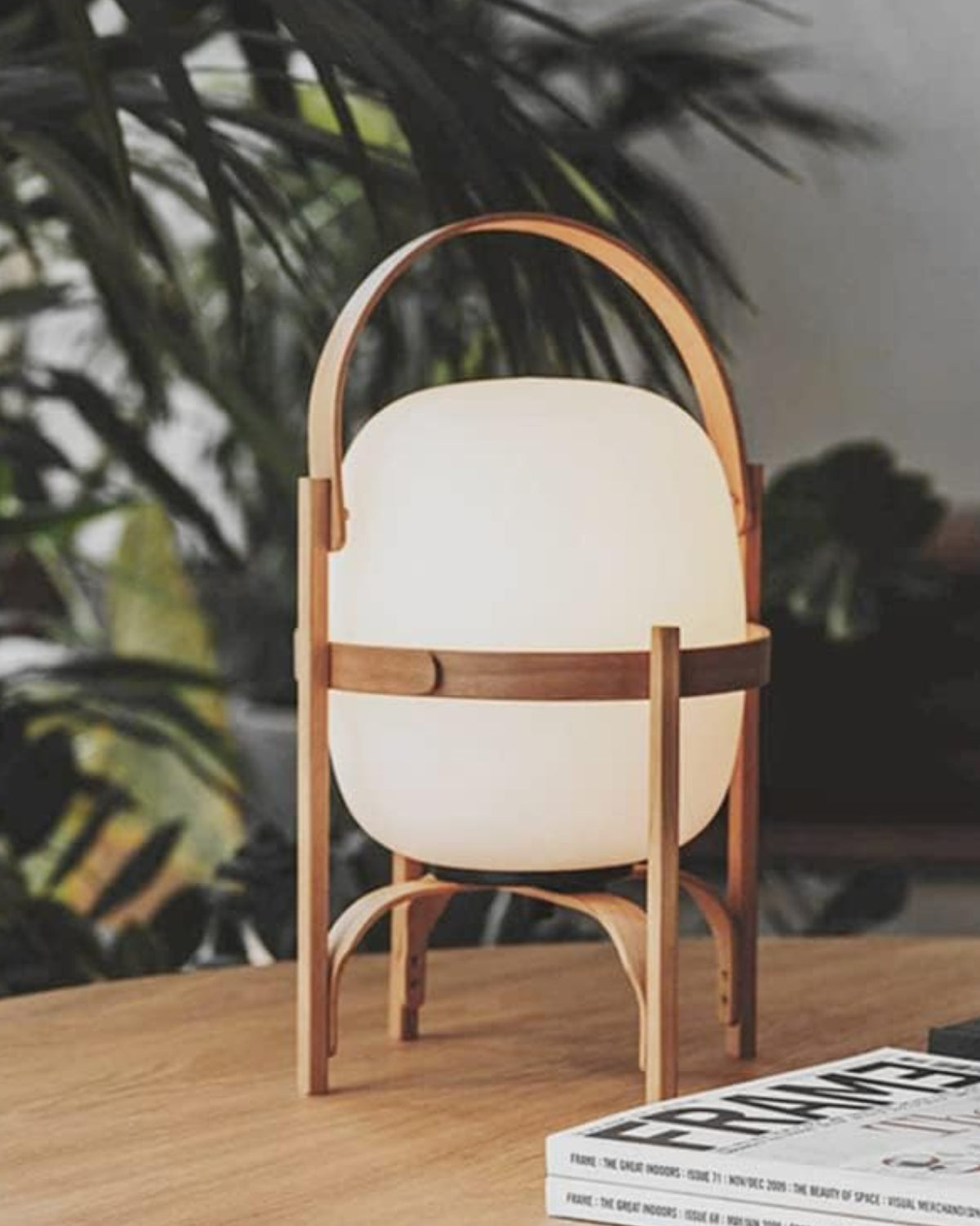 Stellavyn – Lámpara de mesa elegante de vidrio y madera