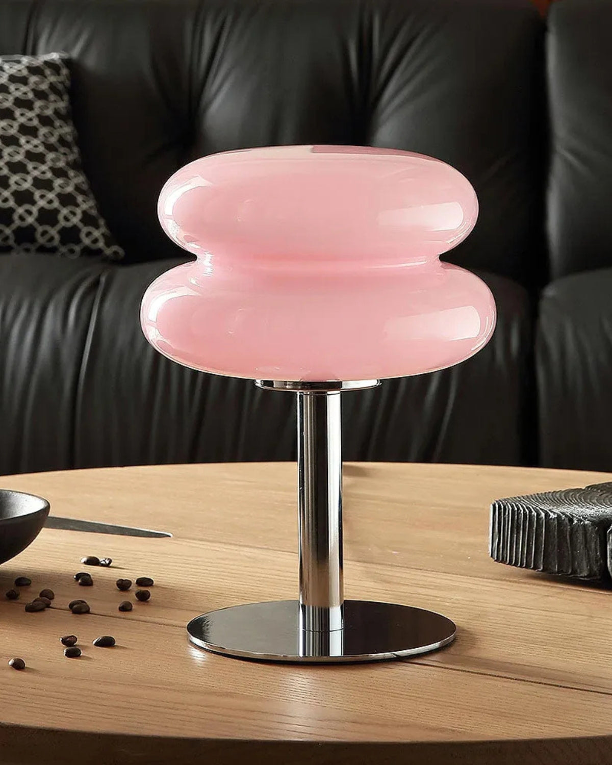 Haluvien – Elegantní stolní lampa z kovu a skla pro útulnou a stylovou atmosféru