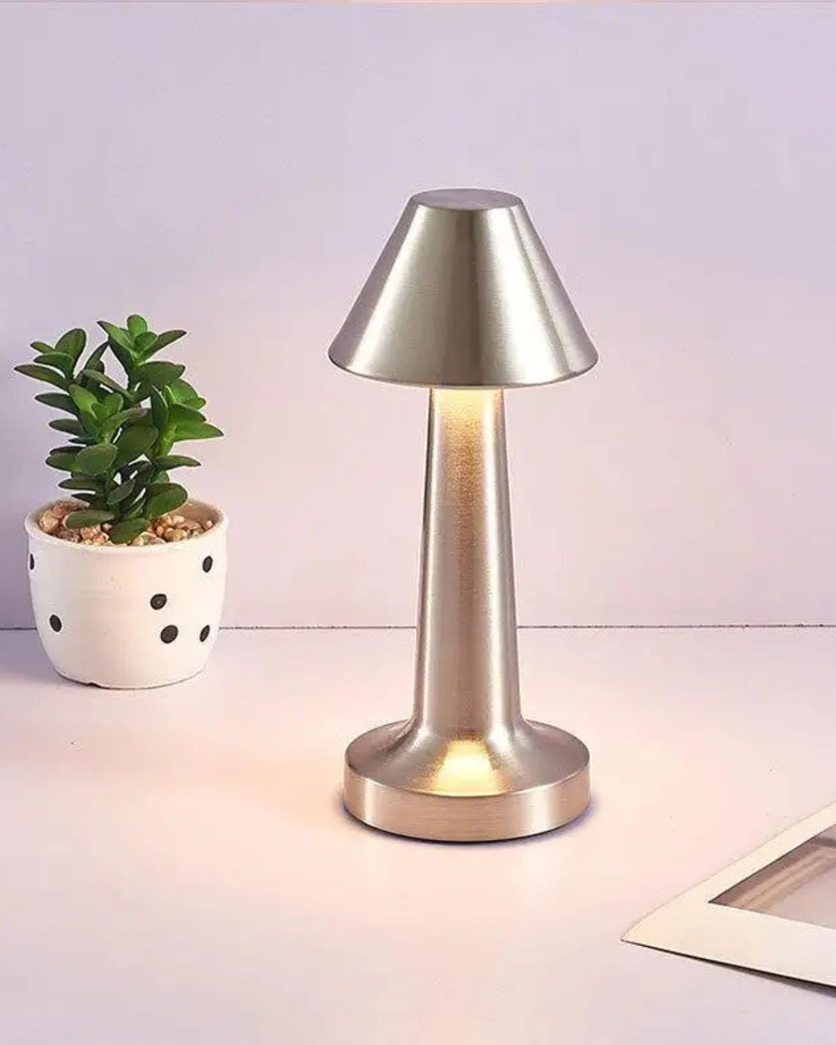 Elarayne - Tidløs Bordlampe med Lys