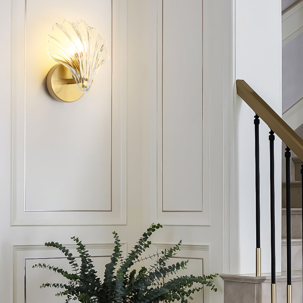 Shellivara – Art Brass Glass Seashell Wall Light