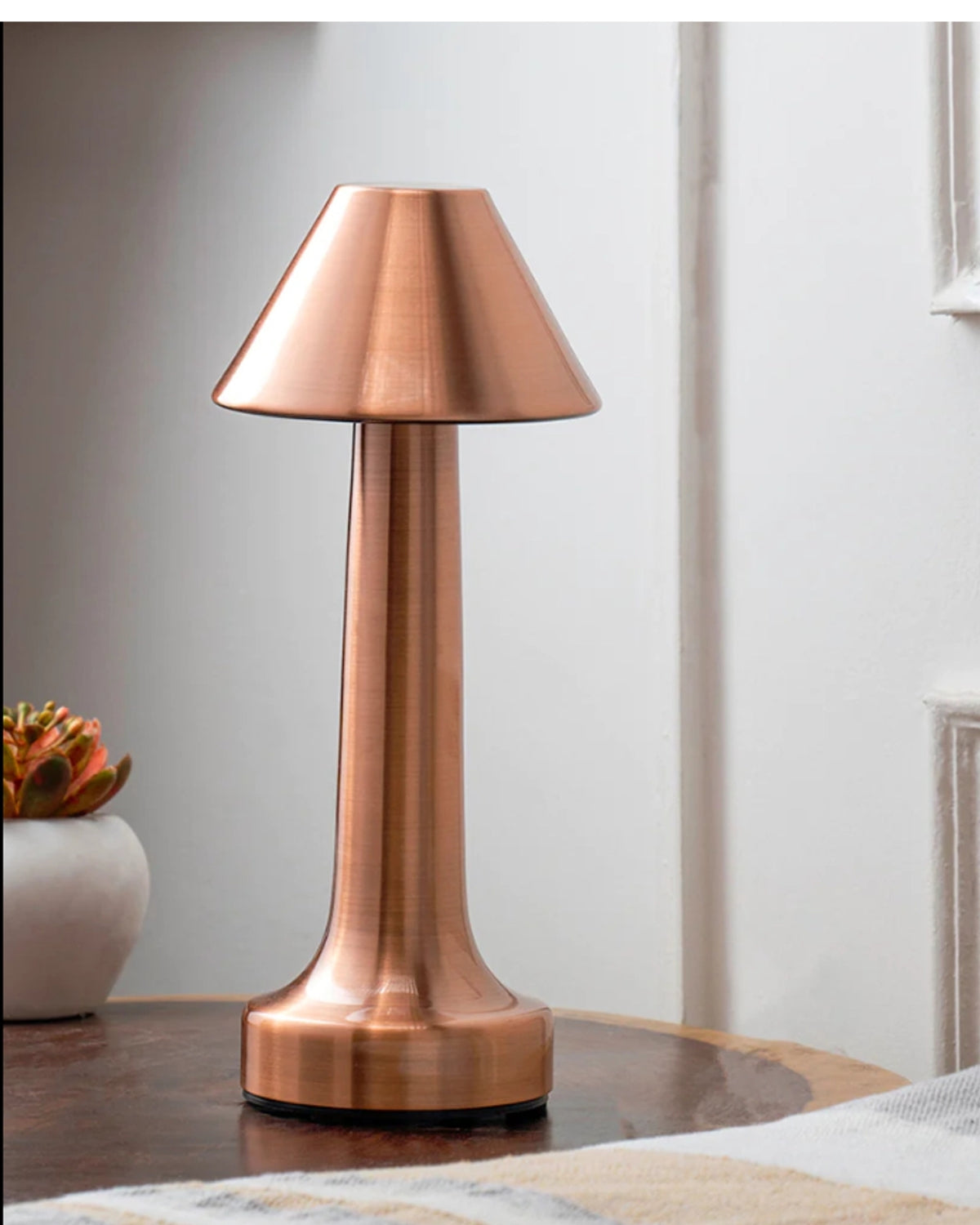 Elarayne - Tidløs Bordlampe med Lys