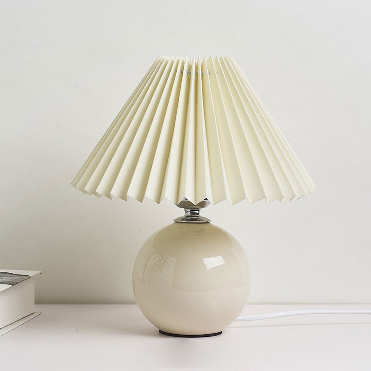 Lasson – Lampada da Tavolo Pieghettata in Ceramica Nordica a Luce Singola