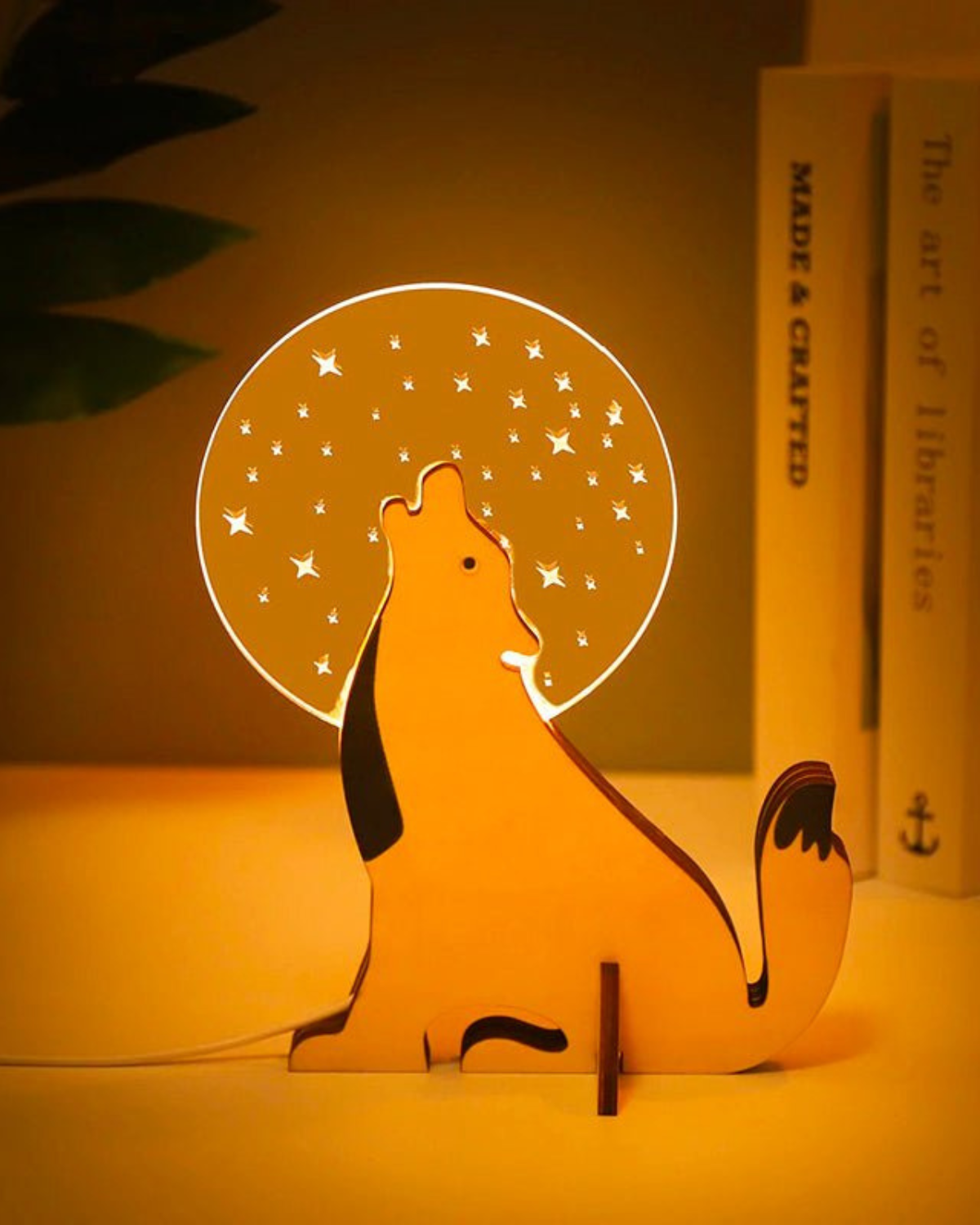 Toucaryn – Lámpara de Mesa USB Inspirada en la Naturaleza con Luz Cálida y Diseño Ecológico de Madera de Abedul