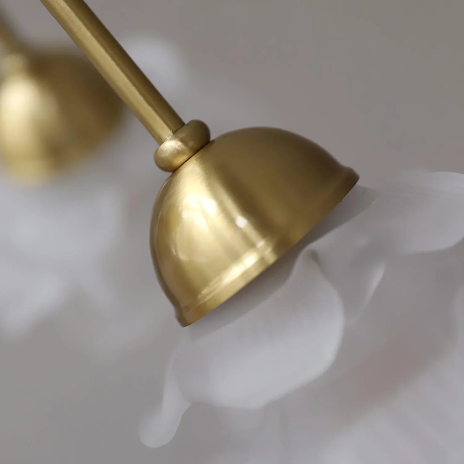 Rosavelle – Lámpara colgante escultórica inspirada en flores