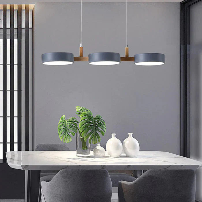 Trestra – lineární závěsné svítidlo skandinávského designu pro jídelnu a kuchyň