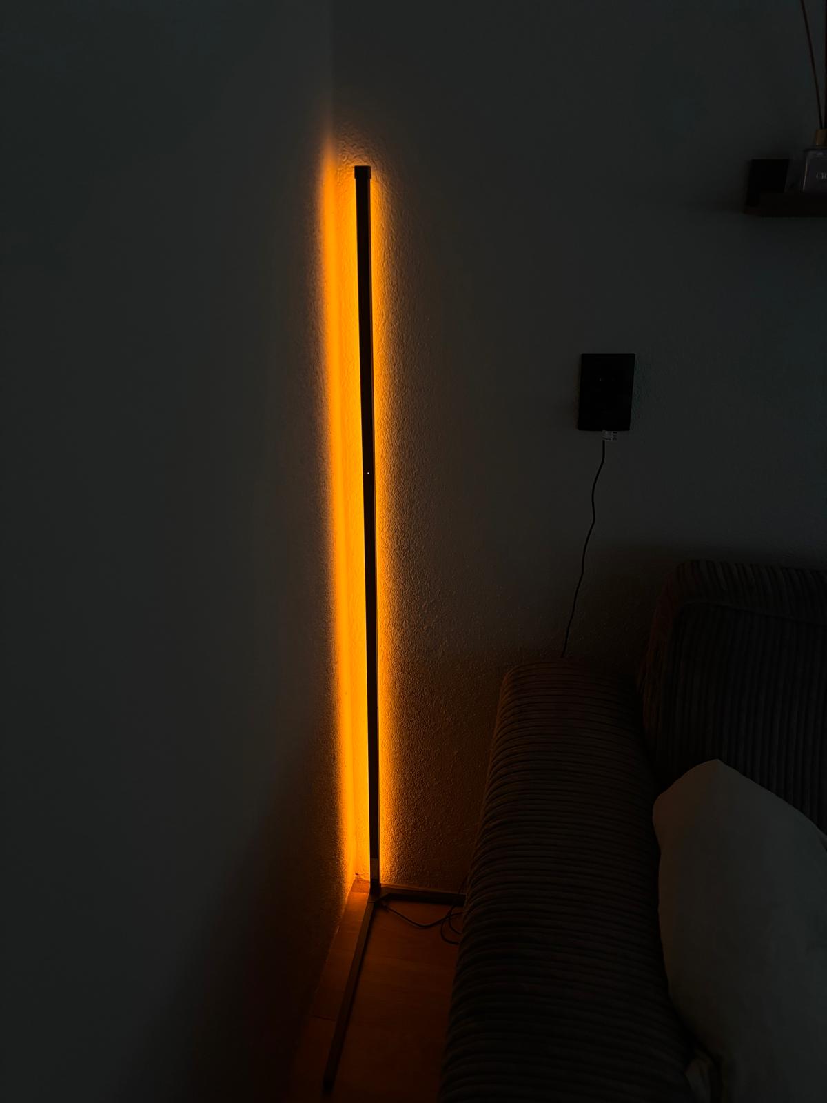 Varax – LED stojací lampa