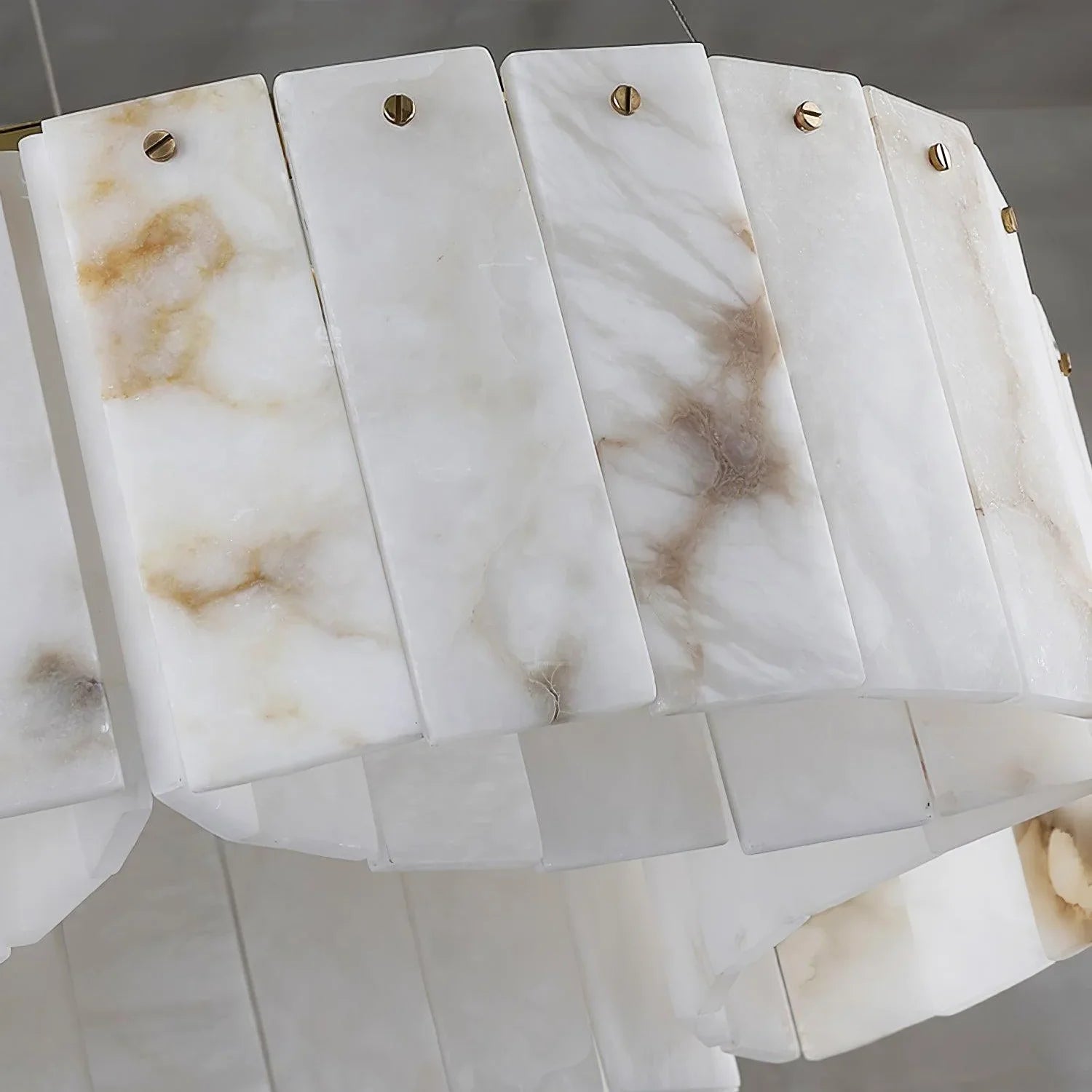 Seravyn – Halo alabastrové sochařské mosazné stropní svítidlo