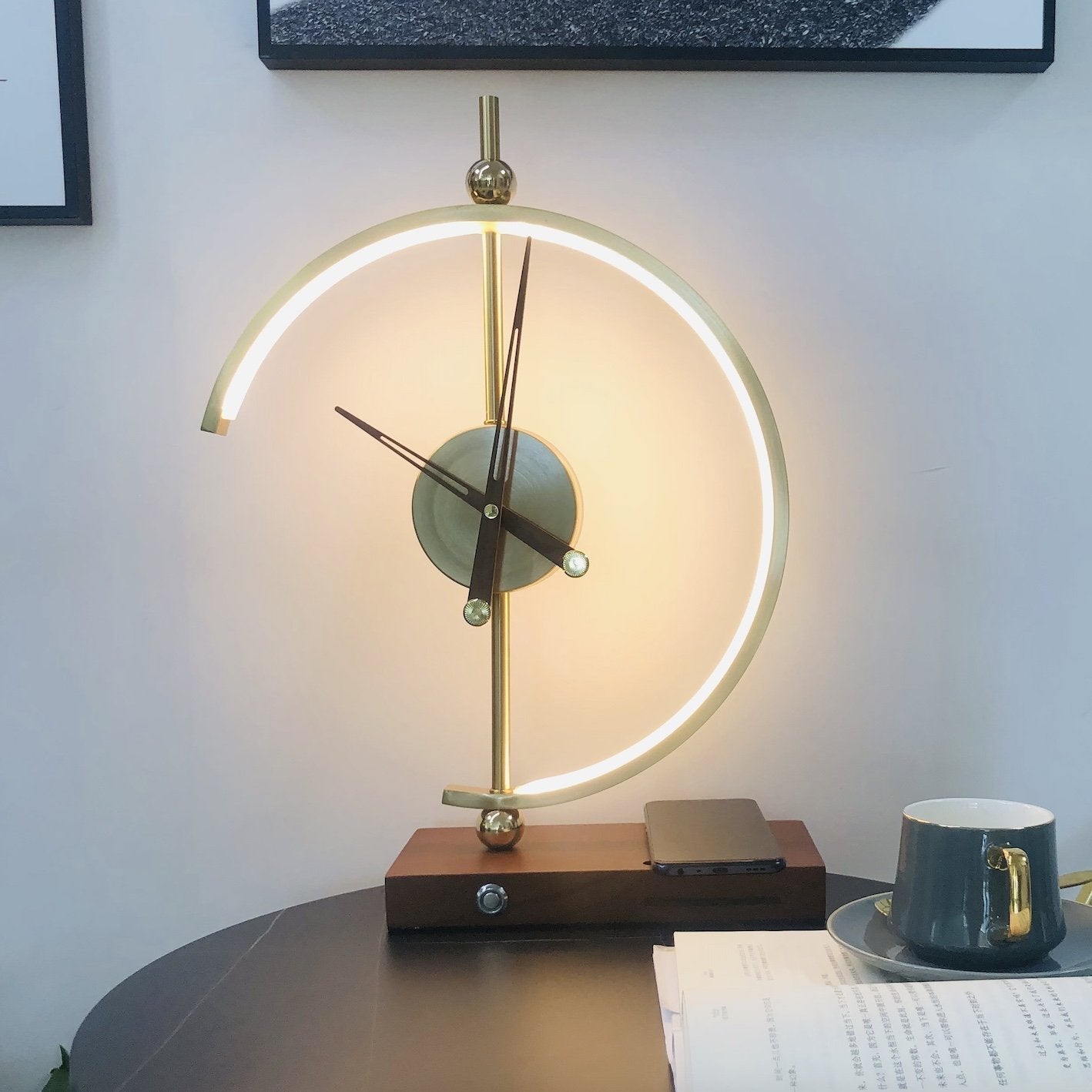 Navora – Wireless Lamp Clock Charger