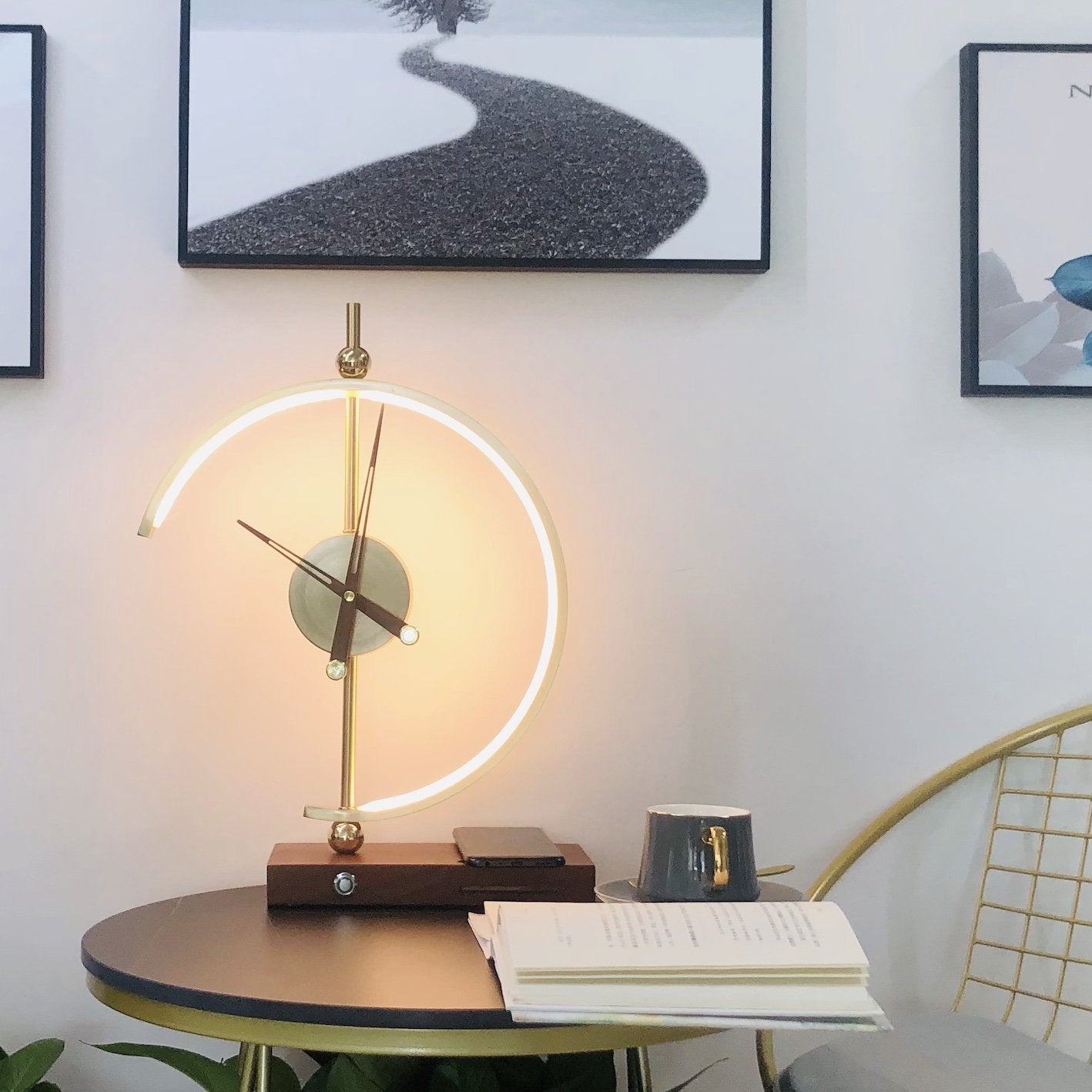 Navora – Wireless Lamp Clock Charger