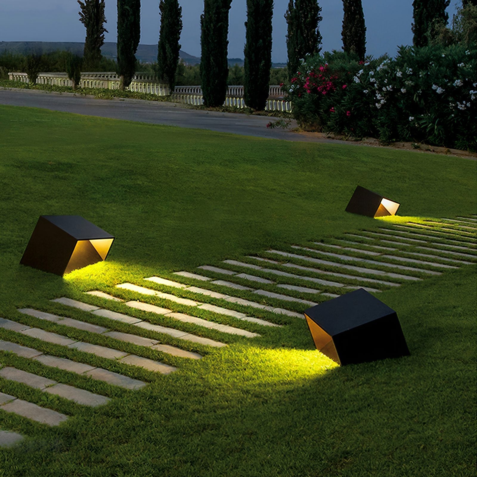 Quorix - Modern Minimalist Outdoor Cube Garden Light