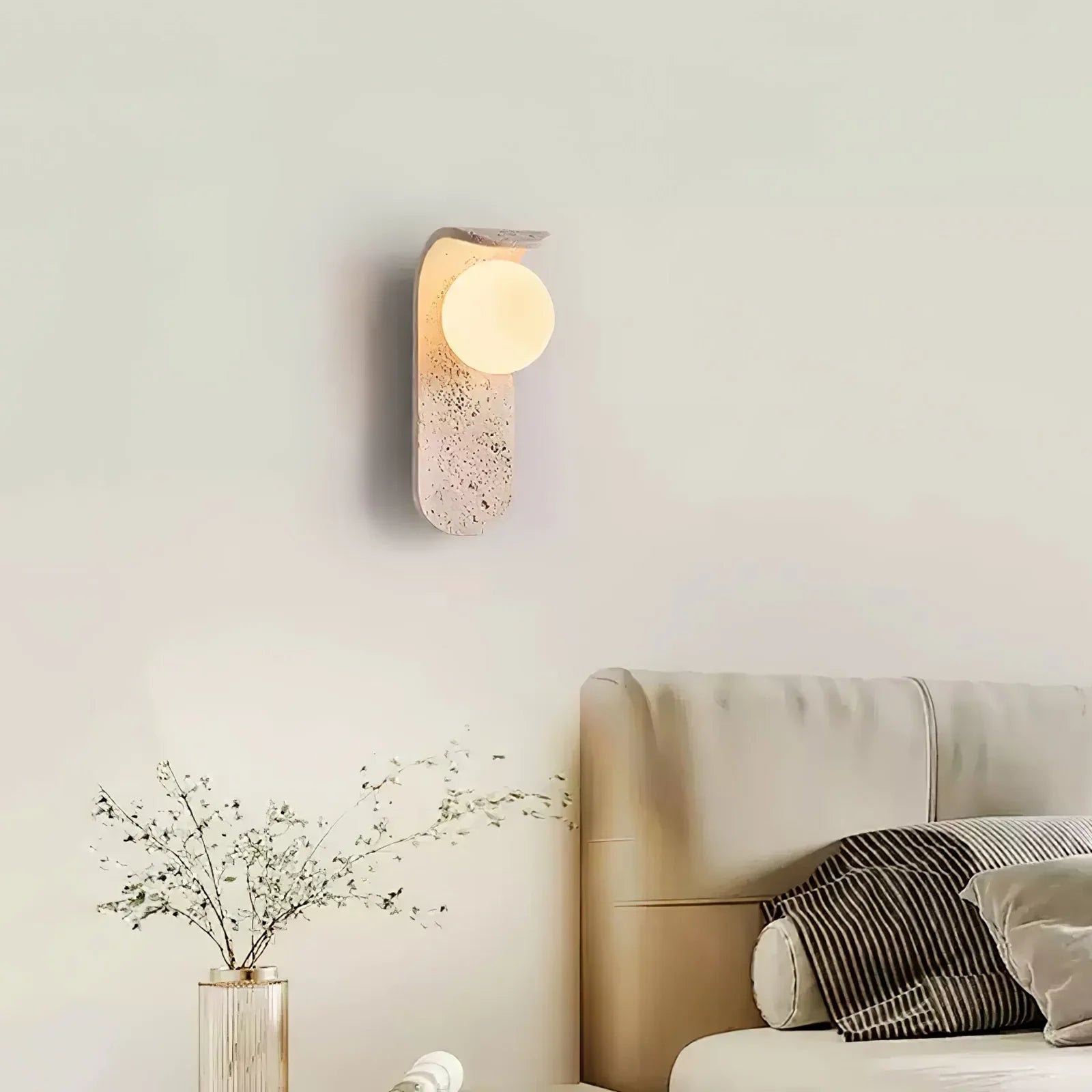 Solvara – Curved Travertine Minimalist Wall Lamp