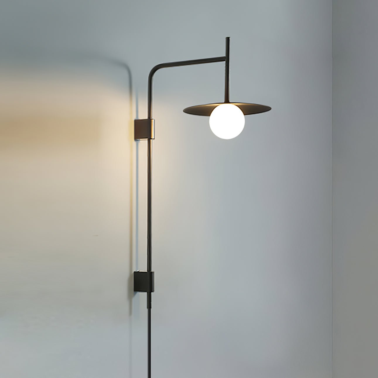 Ayunari – Lampada da parete in metallo minimalista con vetro smerigliato stile Japandi