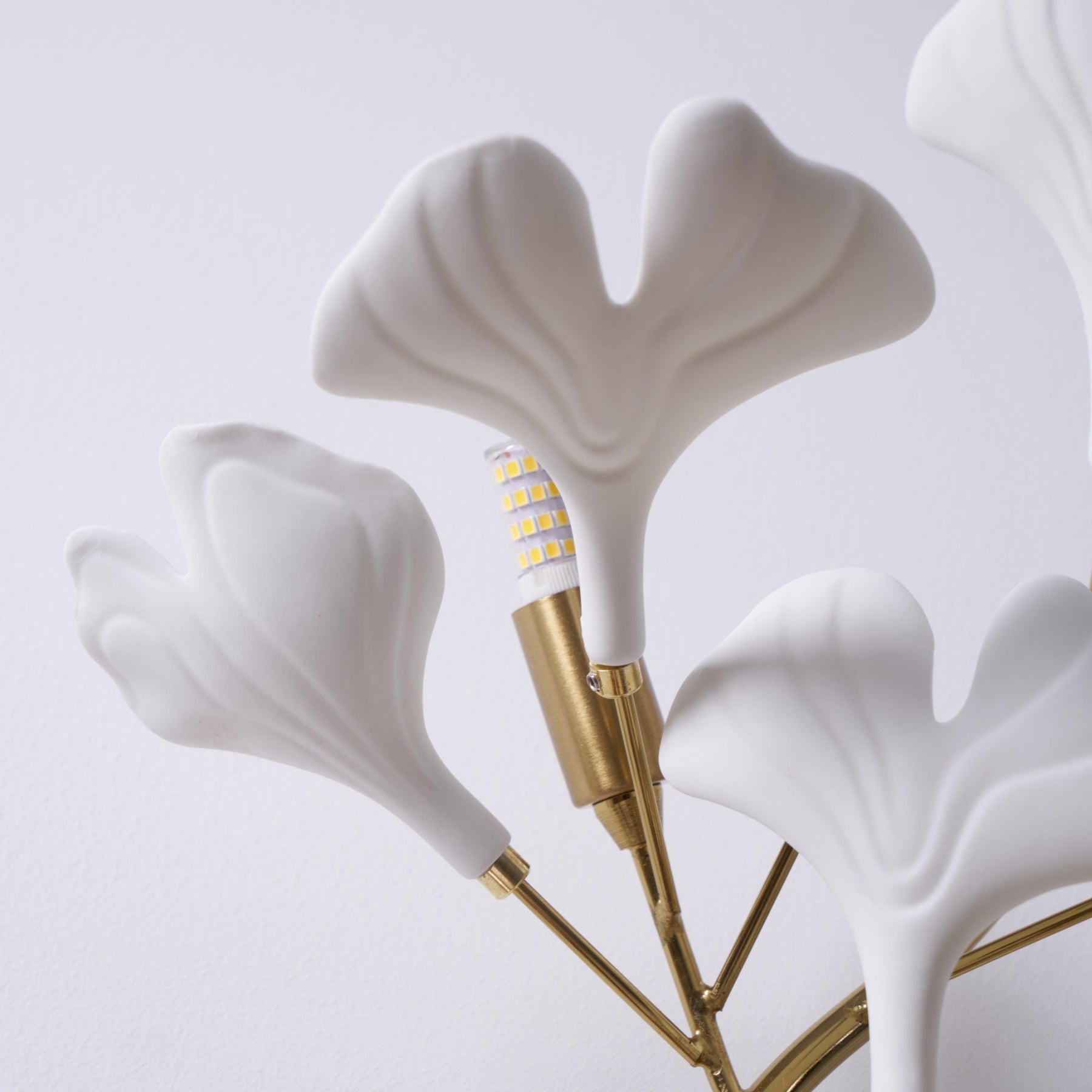 Ginkavelle – Ceramic Ginkgo Leaf Wall Light