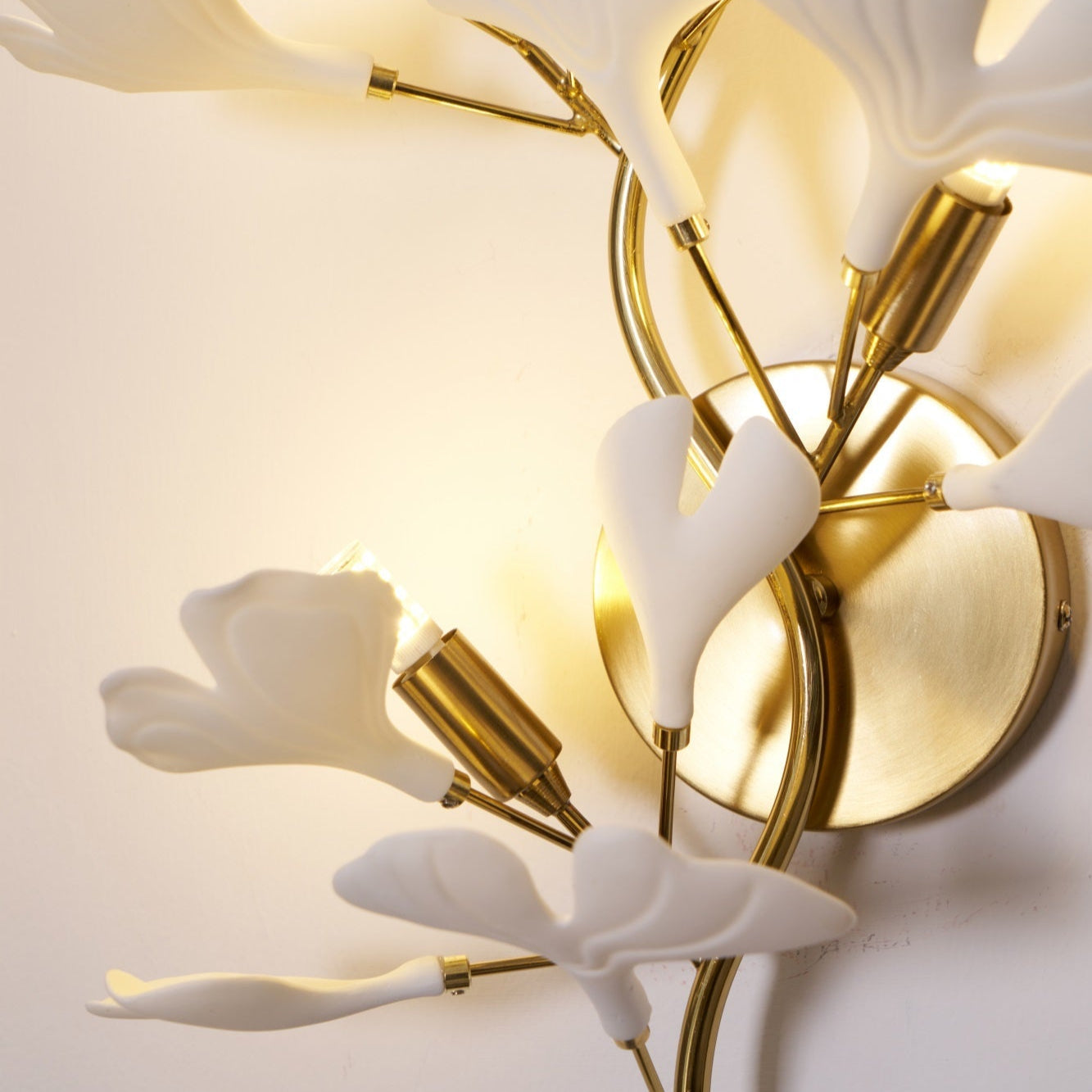 Ginkavelle – Ceramic Ginkgo Leaf Wall Light