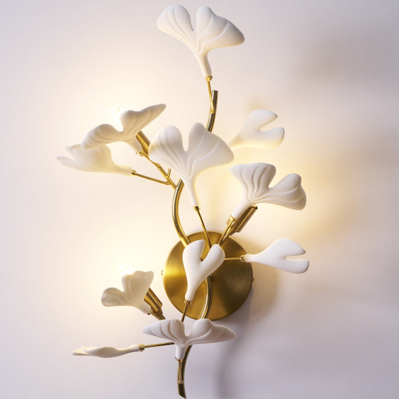 Ginkavelle – Ceramic Ginkgo Leaf Wall Light