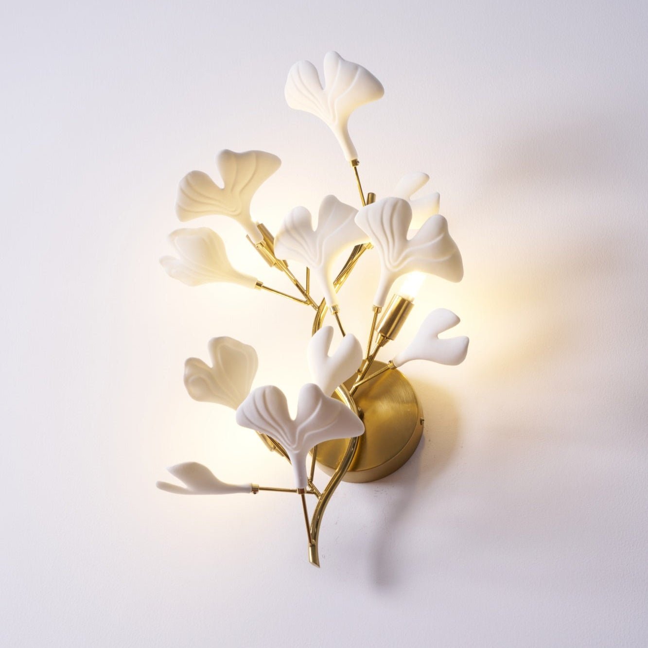 Ginkavelle – Ceramic Ginkgo Leaf Wall Light