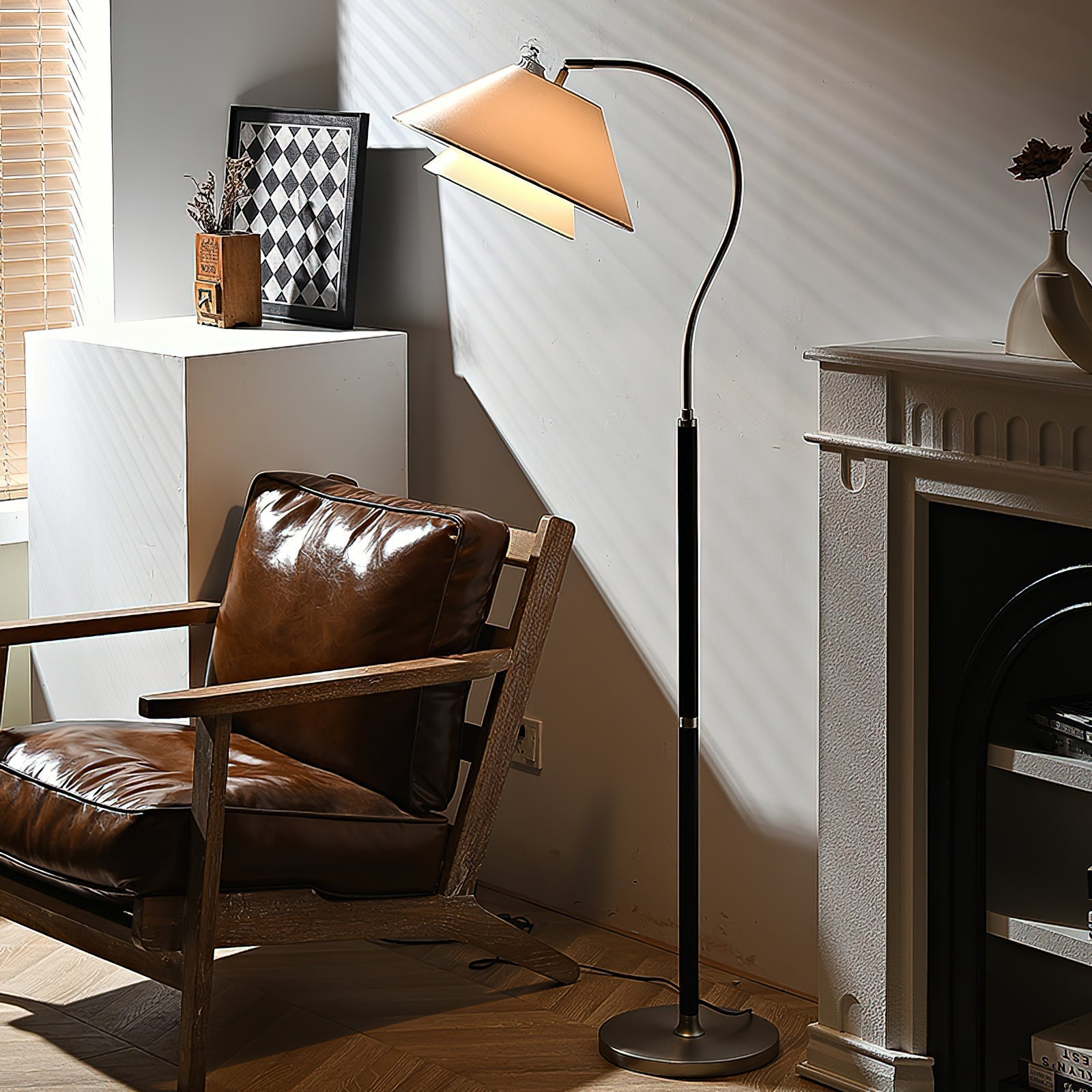 Valdorin - Sculptural Hand Floor Lamp