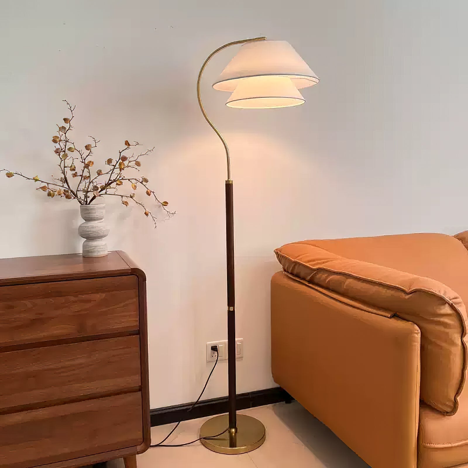 Valdorin - Sculptural Hand Floor Lamp