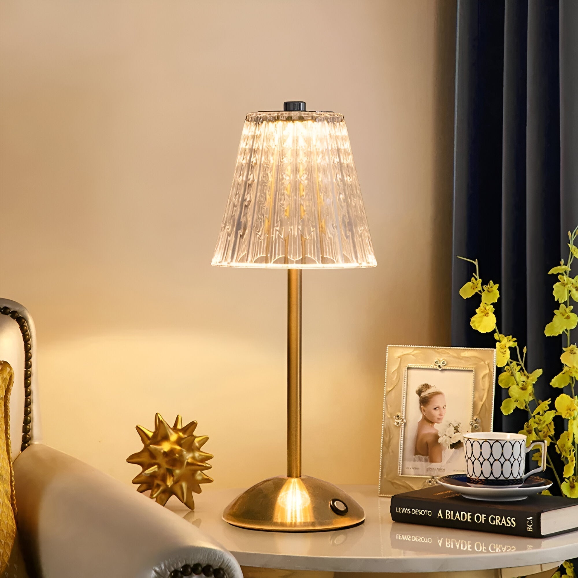 Elvara – Elegant Wireless Table Lamp