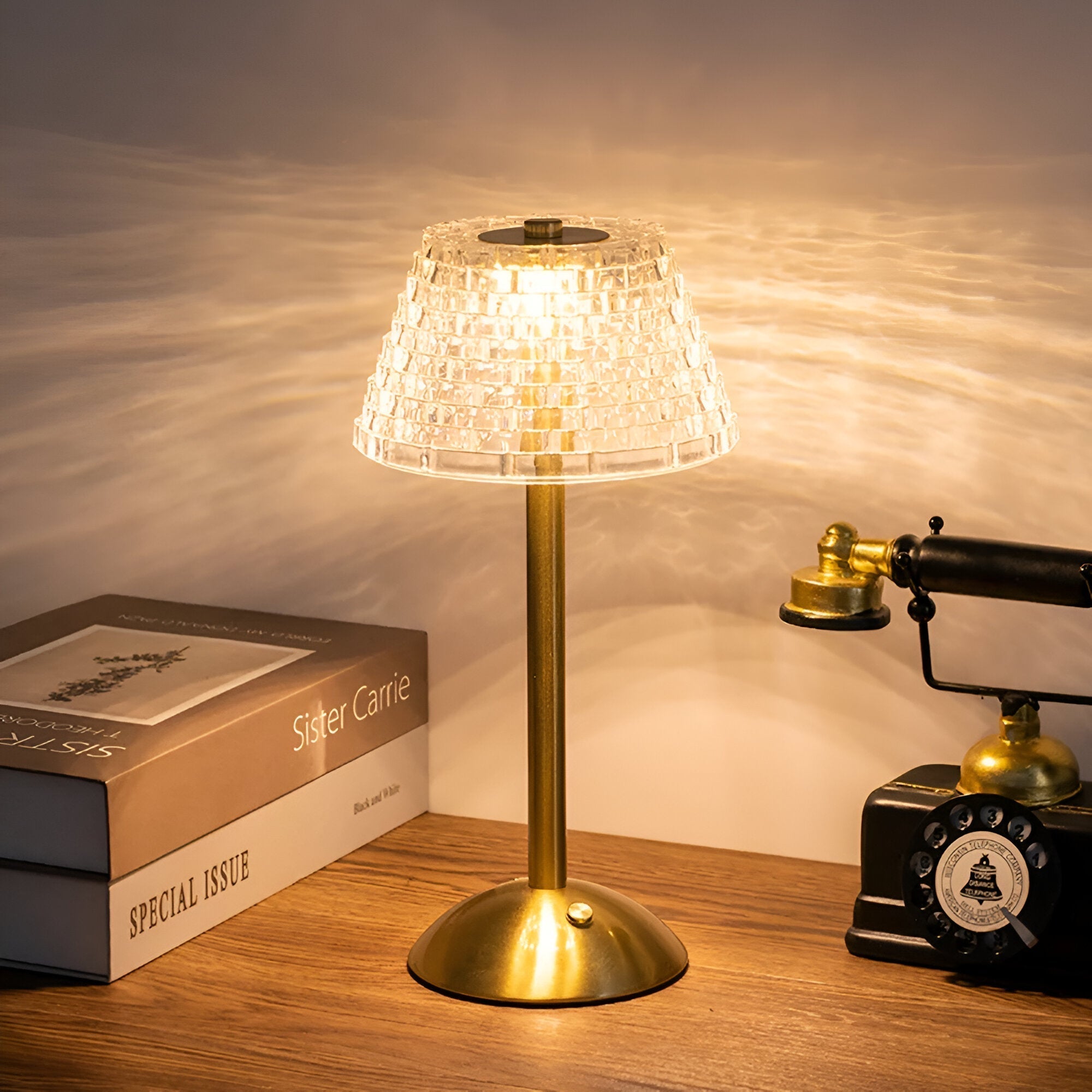 Elvara – Elegant Wireless Table Lamp