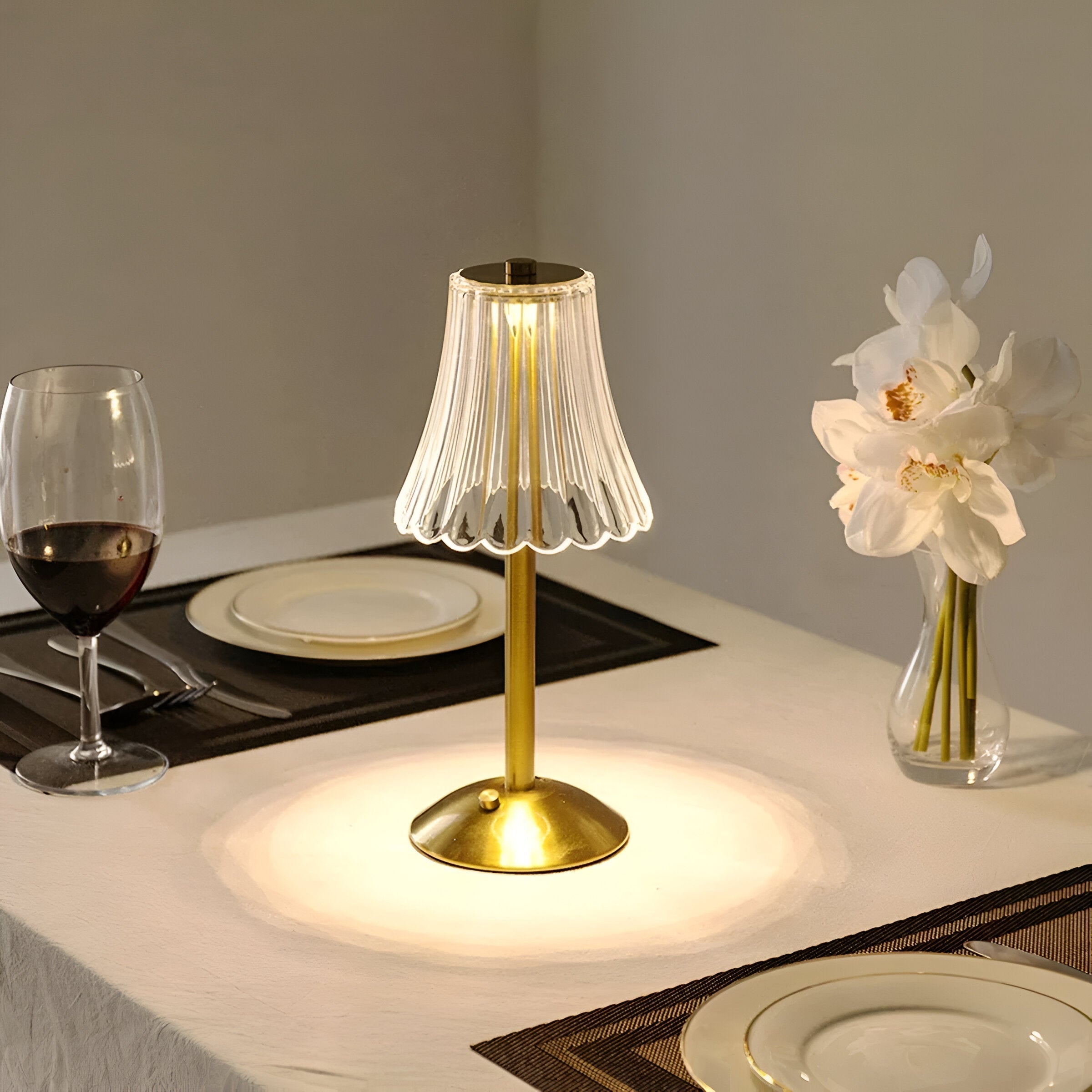 Elvara – Elegant Wireless Table Lamp