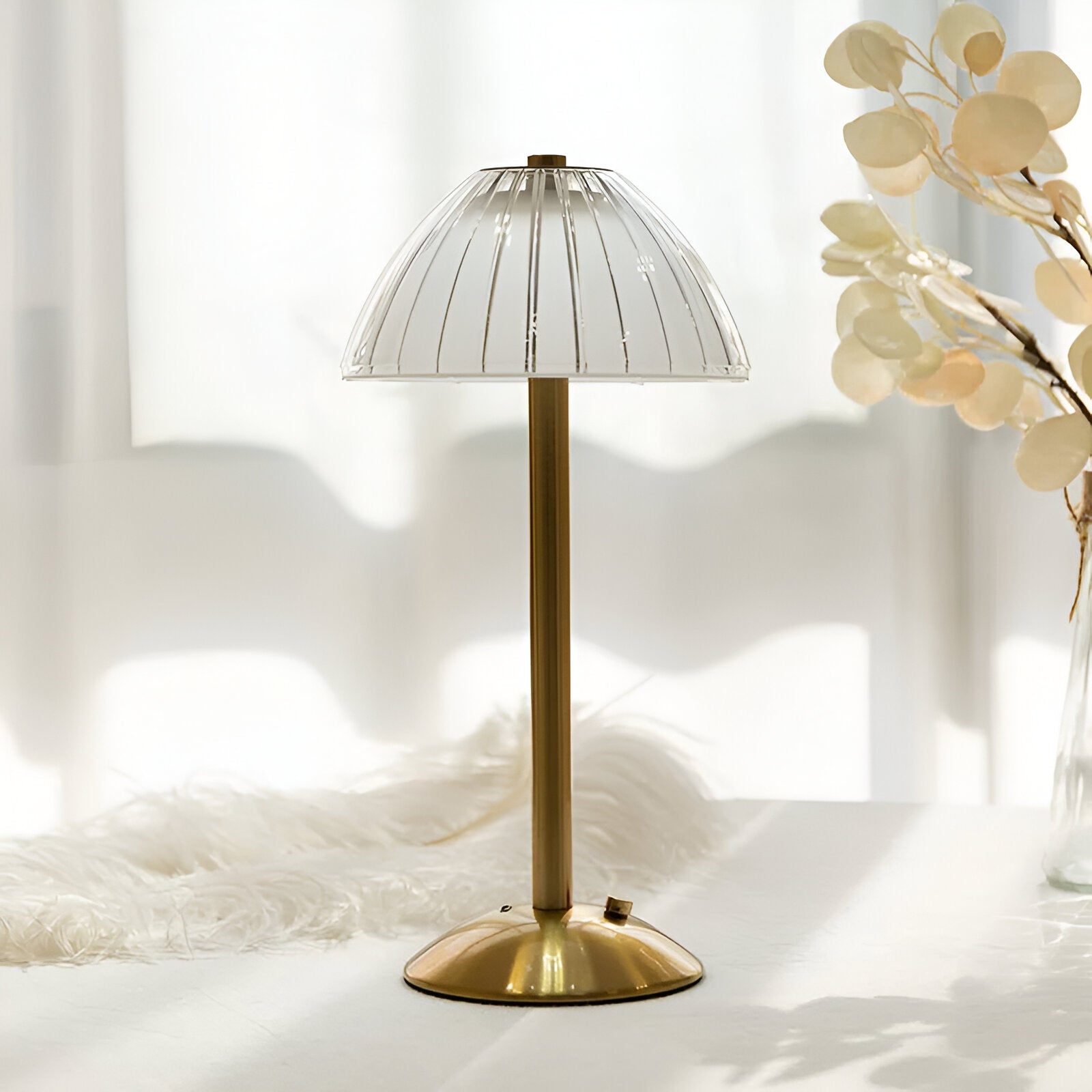 Elvara – Elegant Wireless Table Lamp