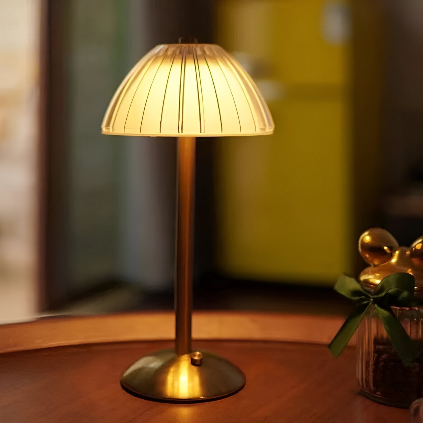 Elvara – Elegant Wireless Table Lamp