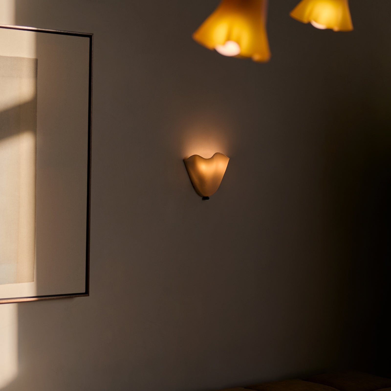 Virelli - Régi színes üveg szoknyás kagyló falilámpa