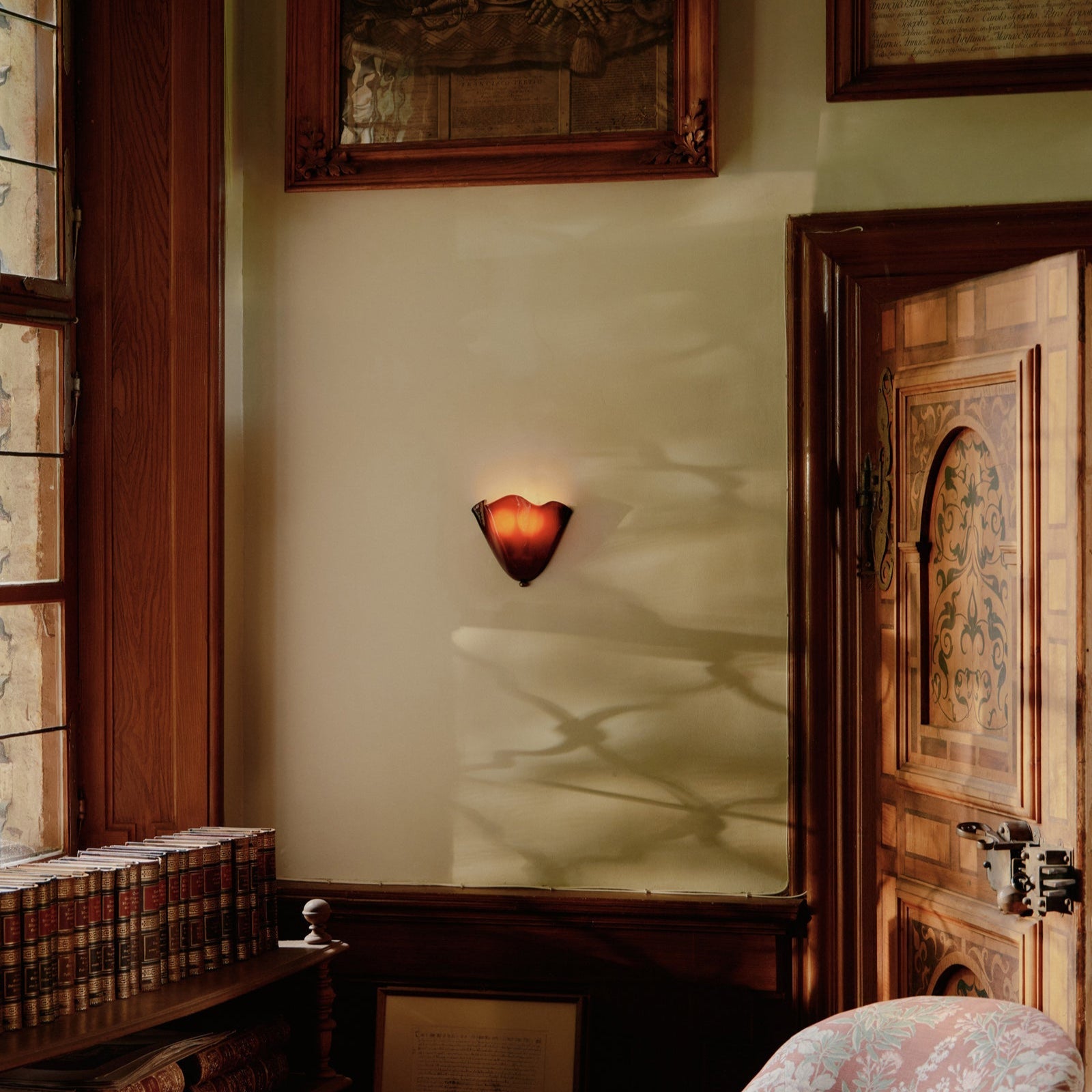 Virelli - Régi színes üveg szoknyás kagyló falilámpa