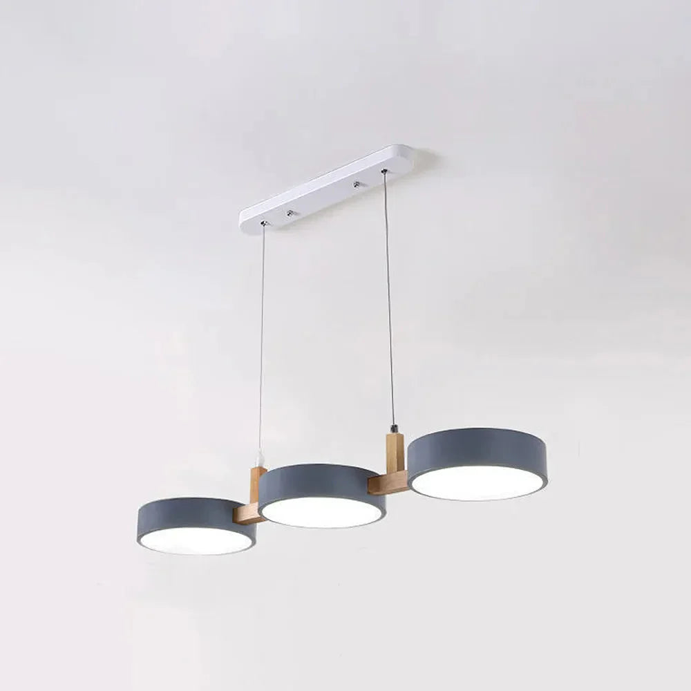 Trestra – lineární závěsné svítidlo skandinávského designu pro jídelnu a kuchyň