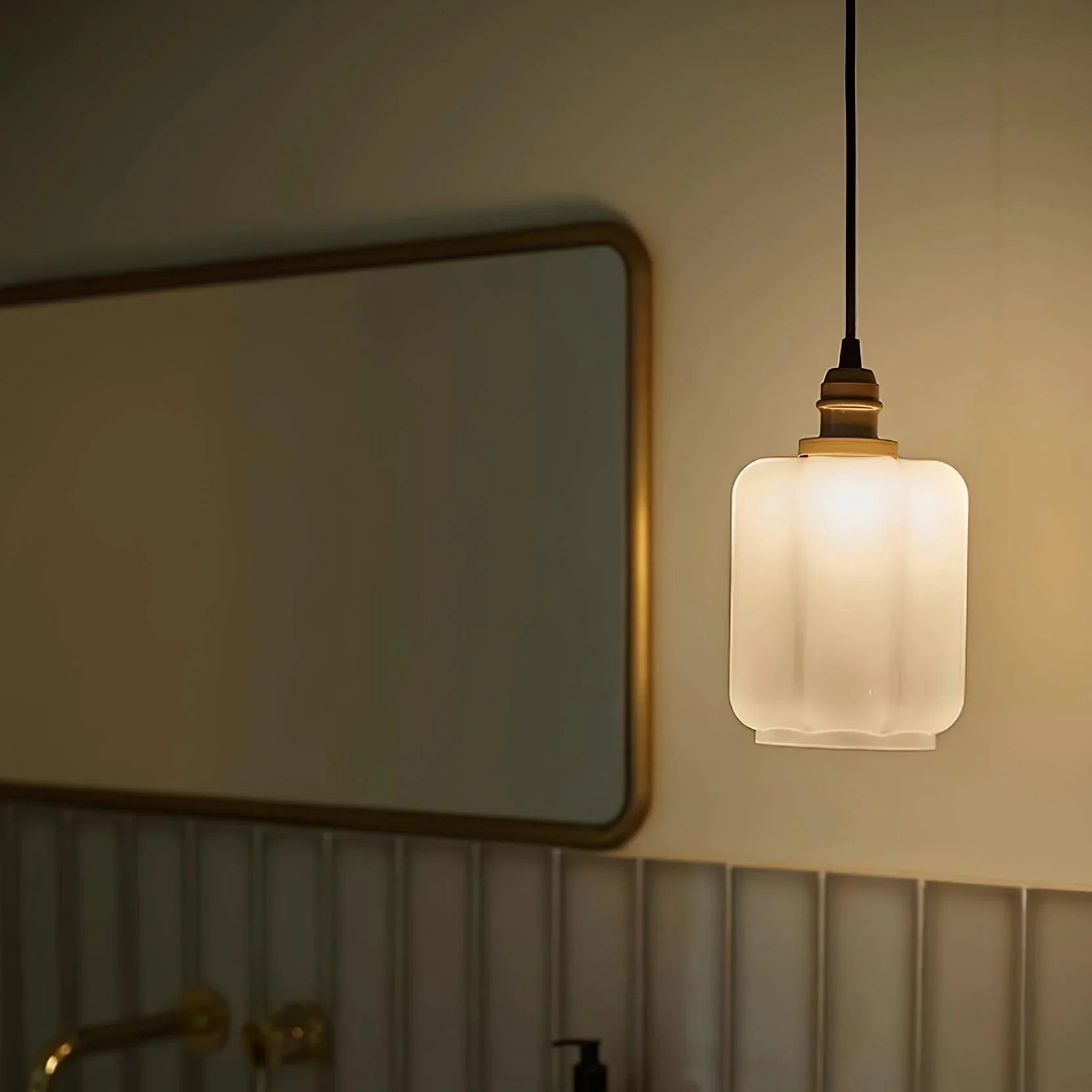 Zanthera – Vintage Retro White Jade Glass Pendant Light