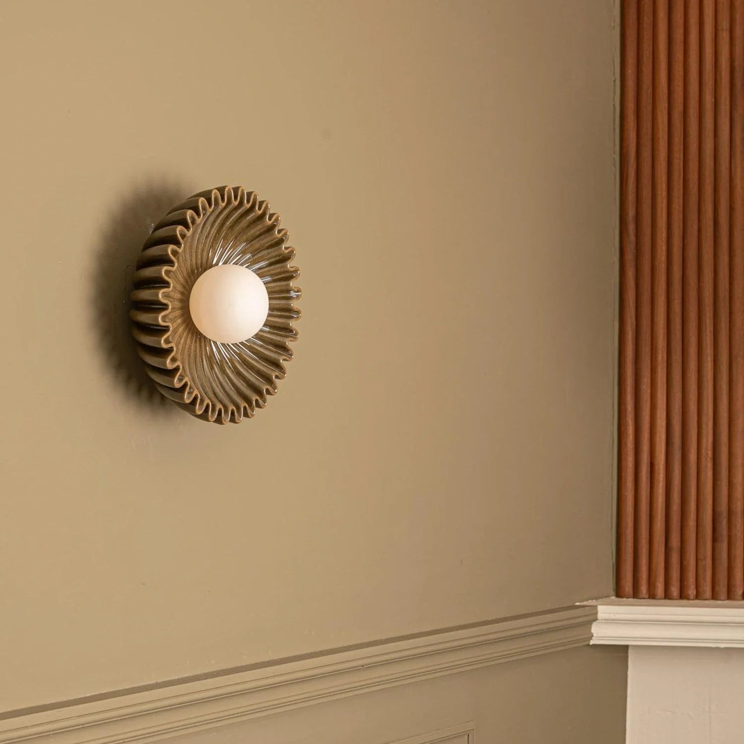 Floravi – Ruhi Flower Nordic Ceramic Wall Light